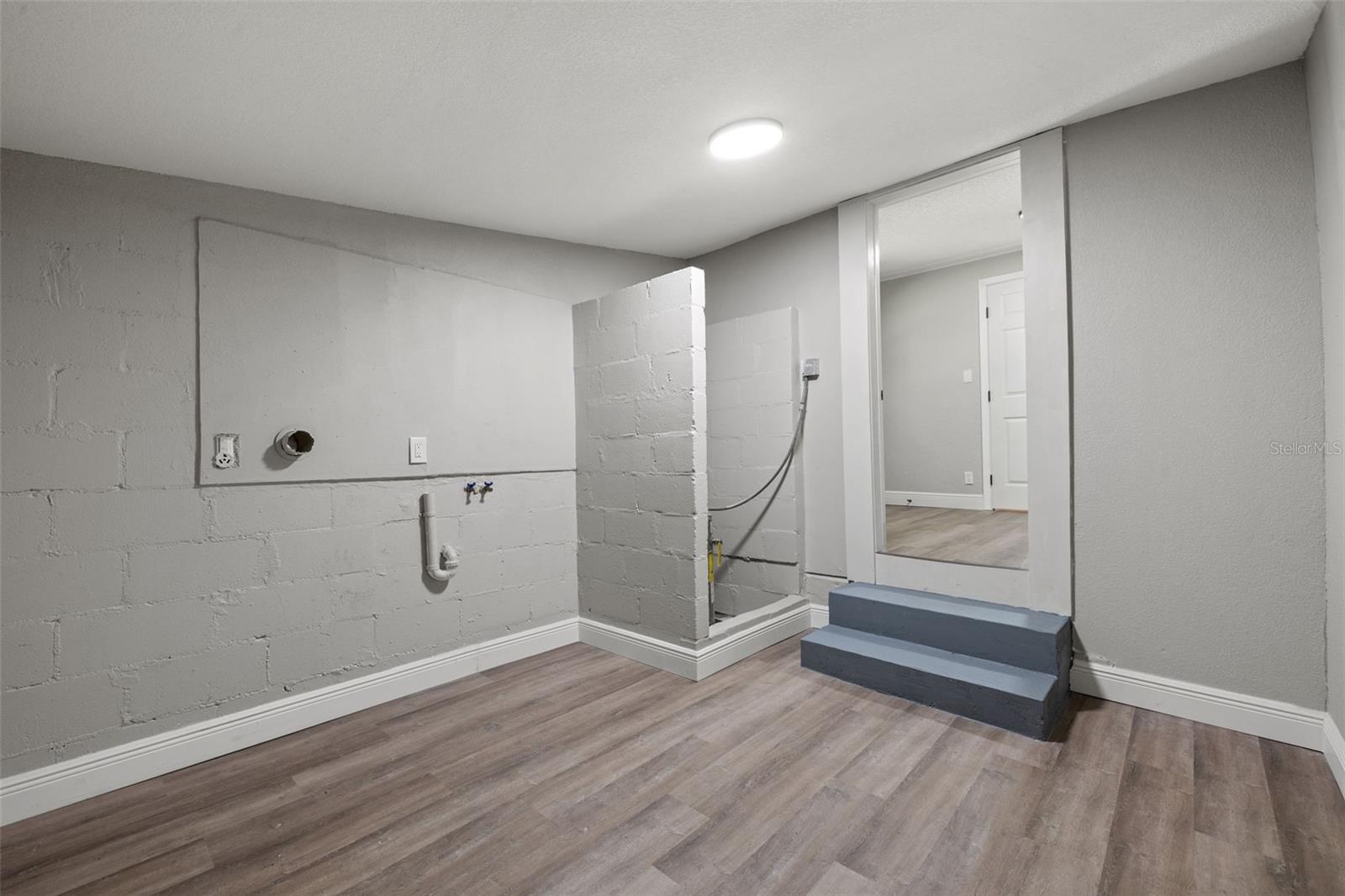 Image 27 of 33 For 1606 Osborne Avenue