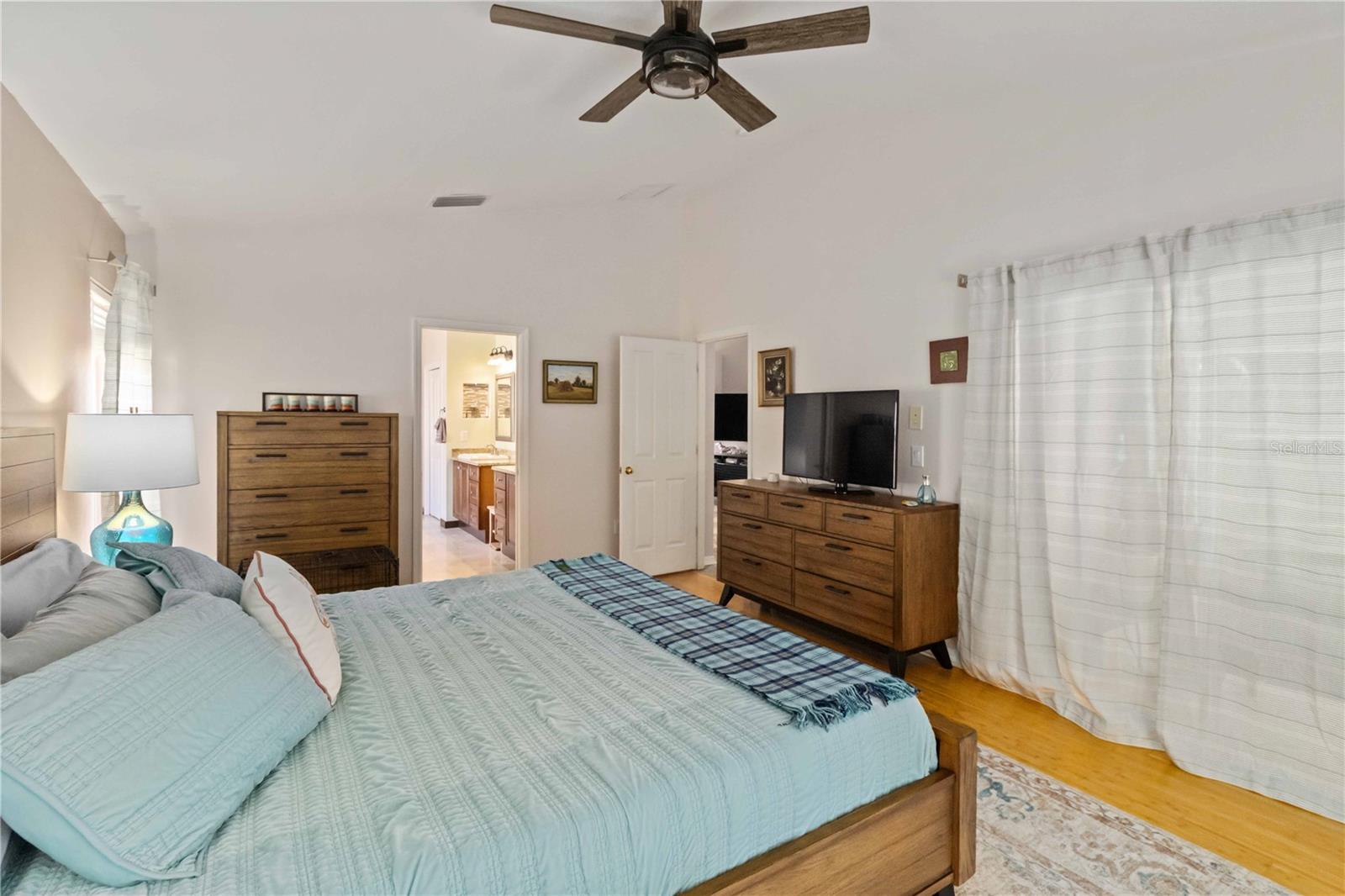 Image 19 of 43 For 8950 Aberdeen Creek Circle