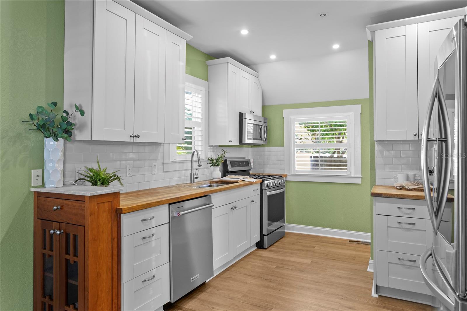 Image 17 of 36 For 937 5th Street N