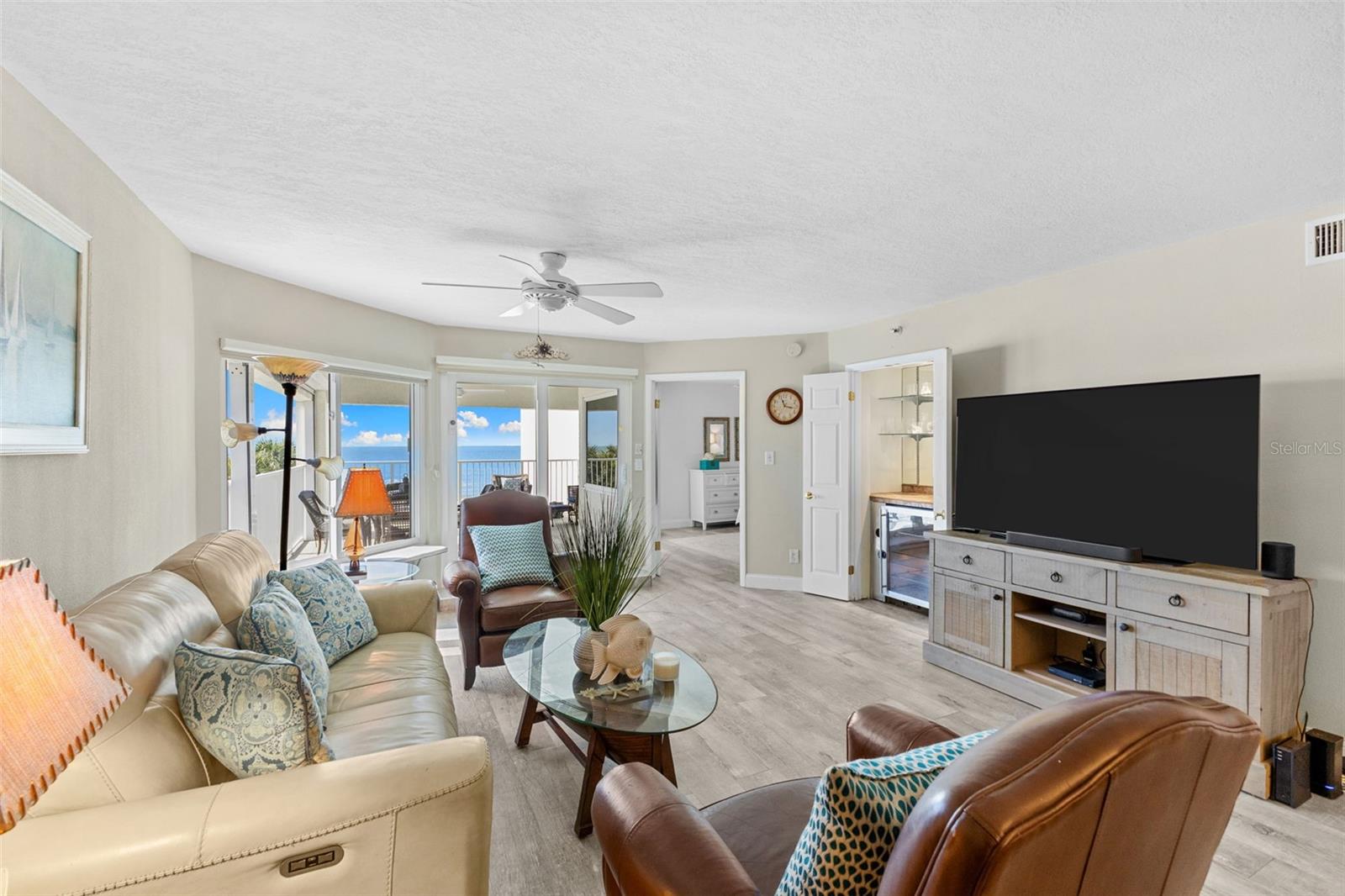 Listing photo id 10 for 16332 Gulf Boulevard 2b