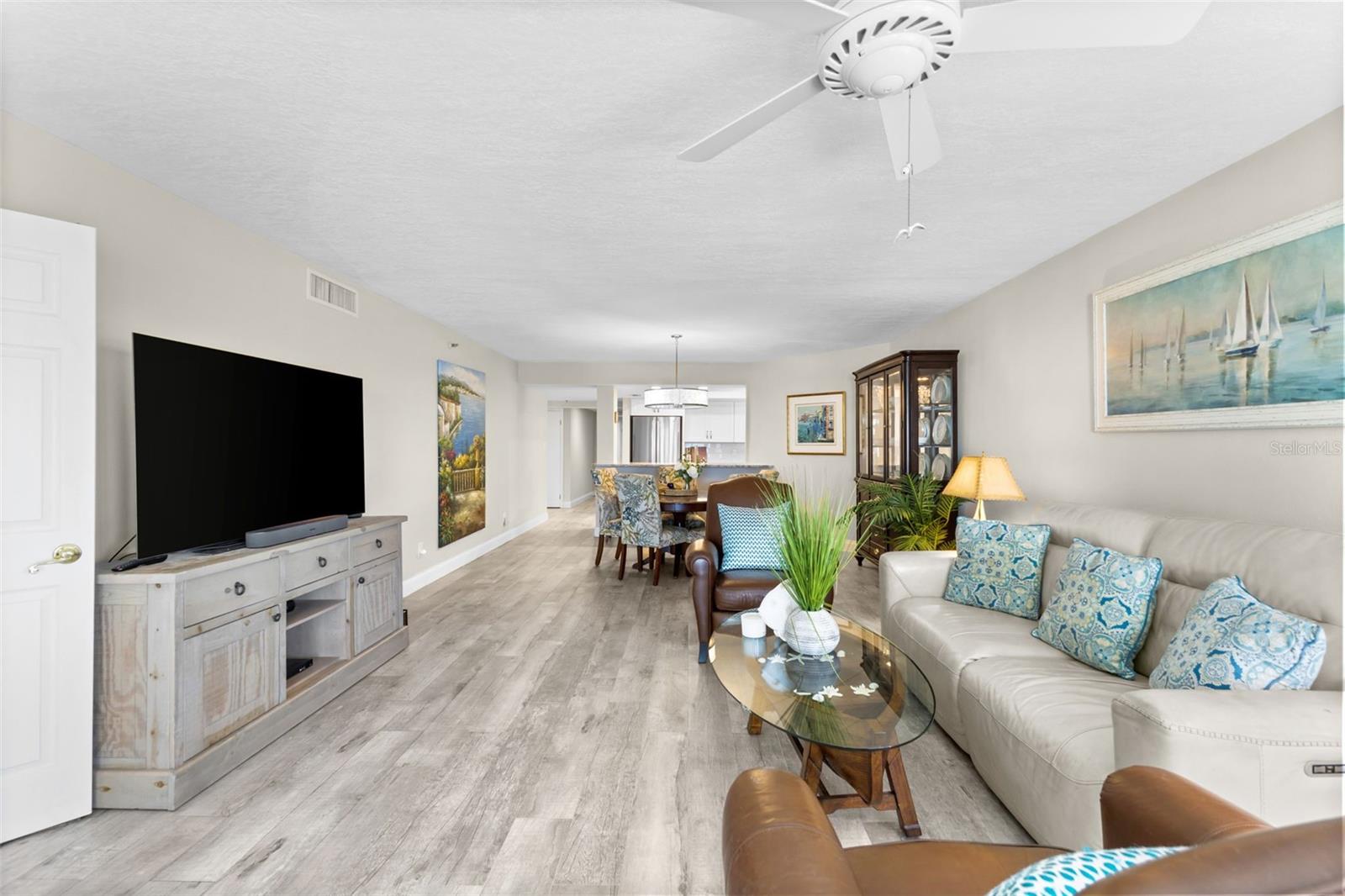 Listing photo id 12 for 16332 Gulf Boulevard 2b