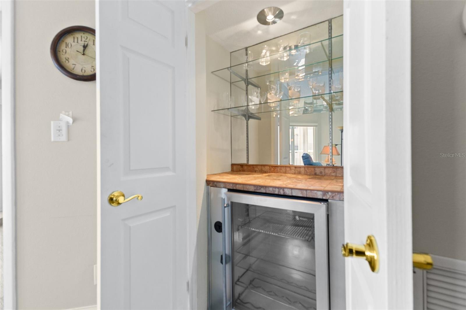 Listing photo id 14 for 16332 Gulf Boulevard 2b