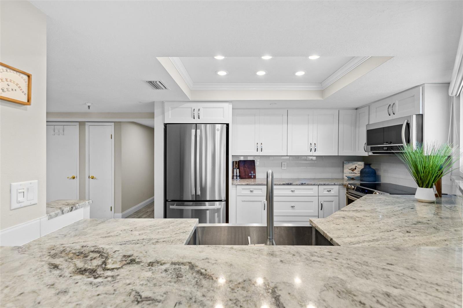 Listing photo id 17 for 16332 Gulf Boulevard 2b