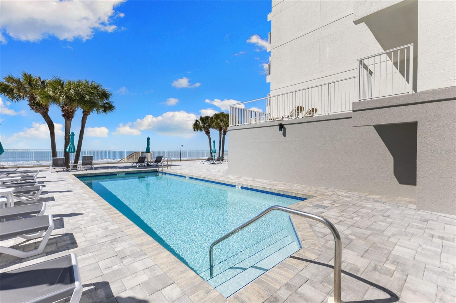 Listing photo id 42 for 16332 Gulf Boulevard 2b