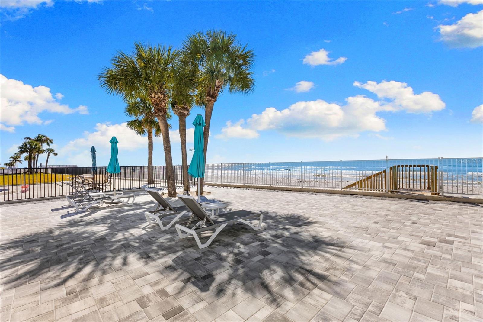 Listing photo id 43 for 16332 Gulf Boulevard 2b