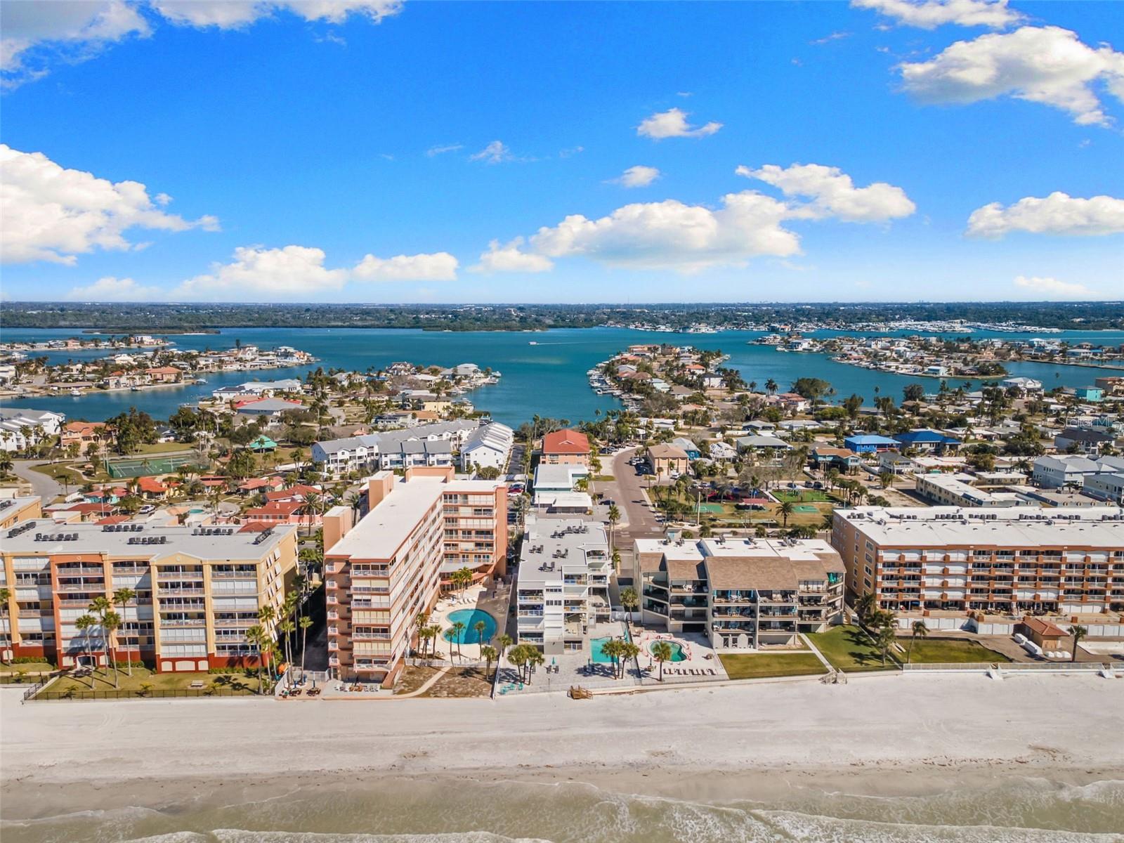 Listing photo id 51 for 16332 Gulf Boulevard 2b