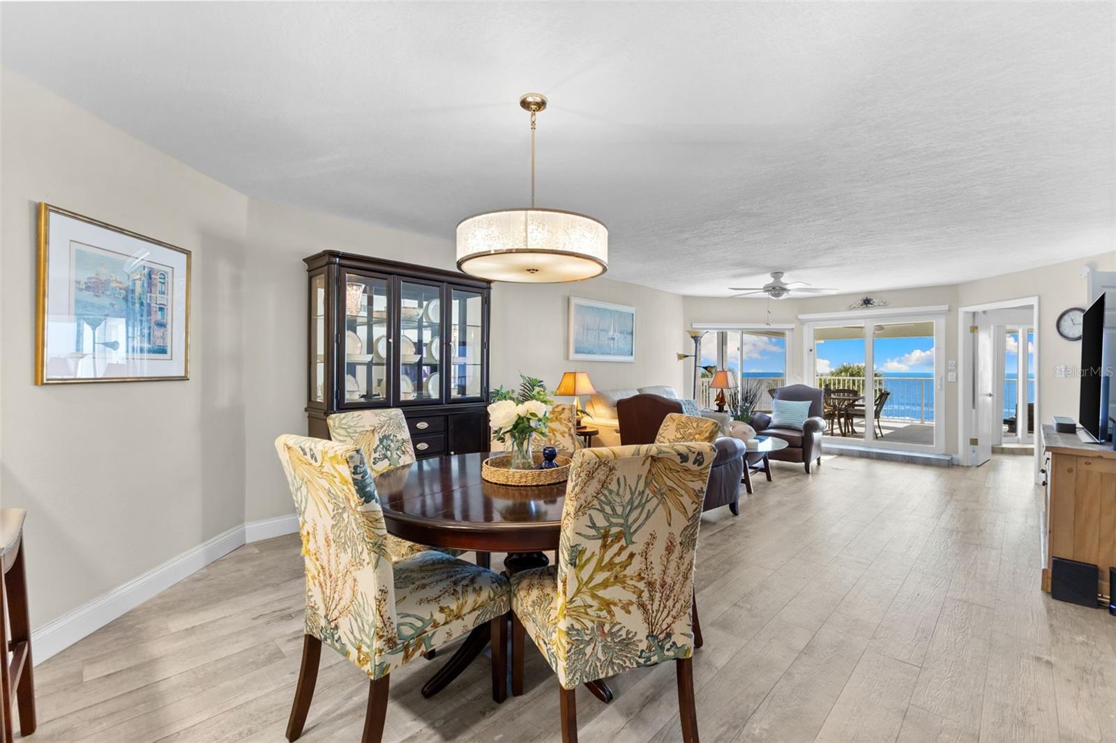 Listing photo id 7 for 16332 Gulf Boulevard 2b