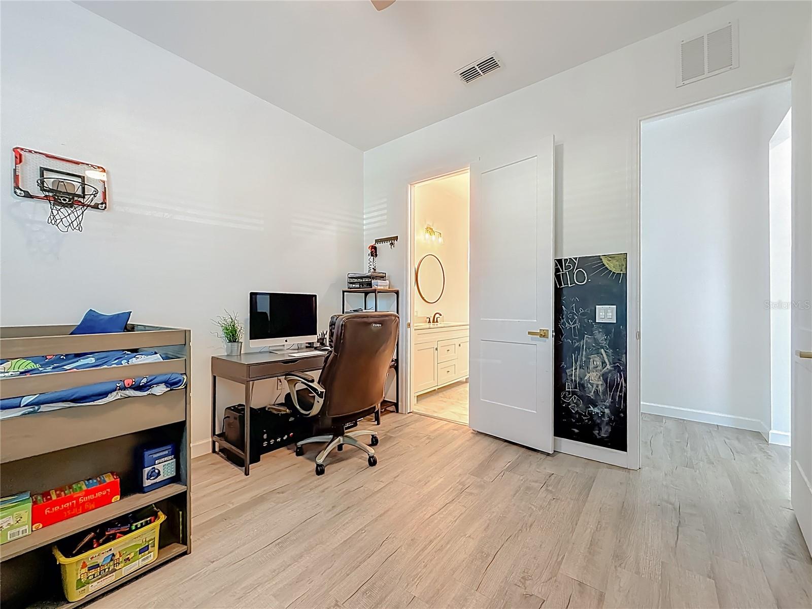 Image 20 of 44 For 1306 Lemon Street