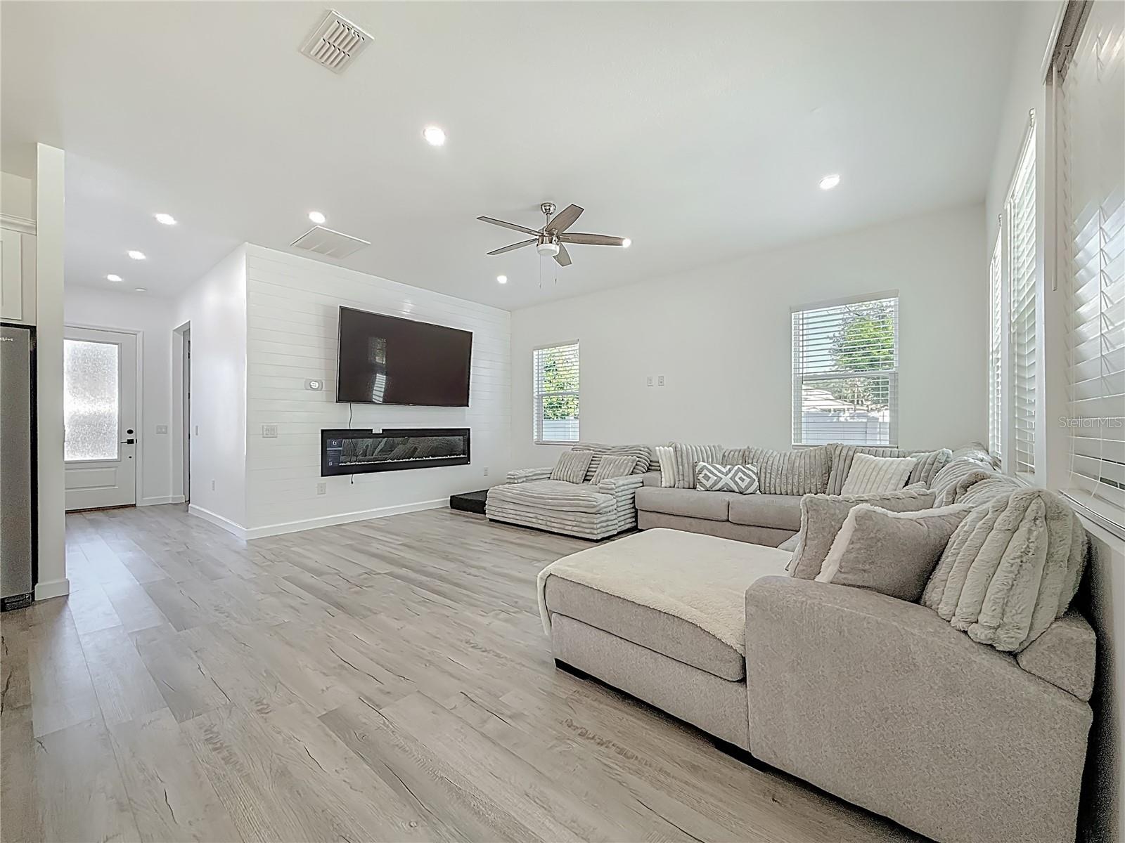 Image 5 of 44 For 1306 Lemon Street