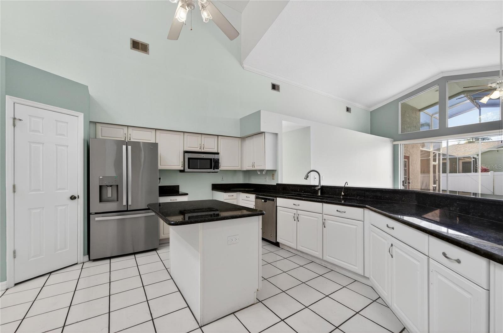 Image 17 of 73 For 4517 Oak River Circle