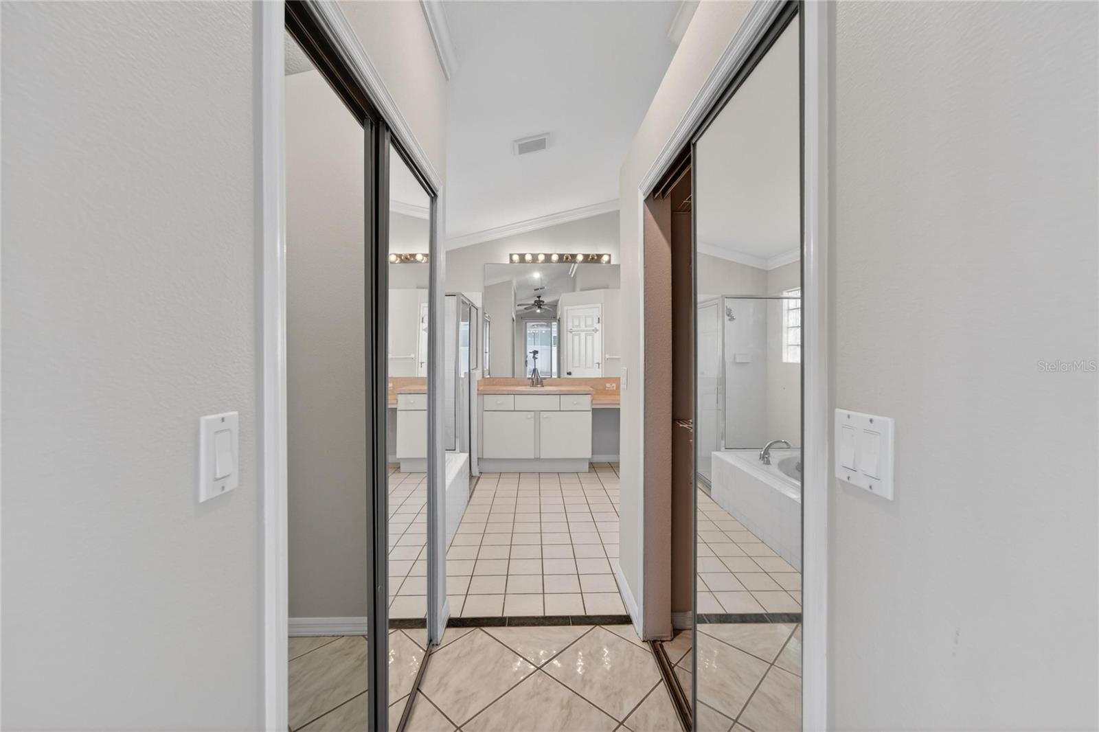 Image 36 of 73 For 4517 Oak River Circle