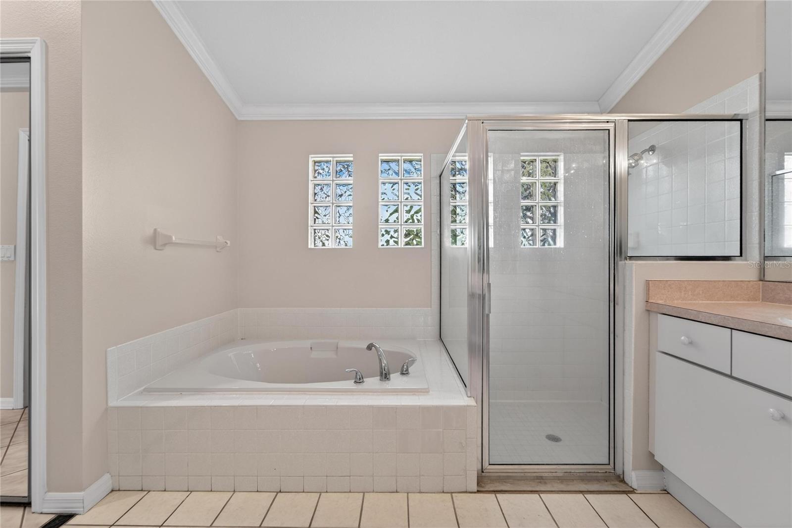 Image 38 of 73 For 4517 Oak River Circle