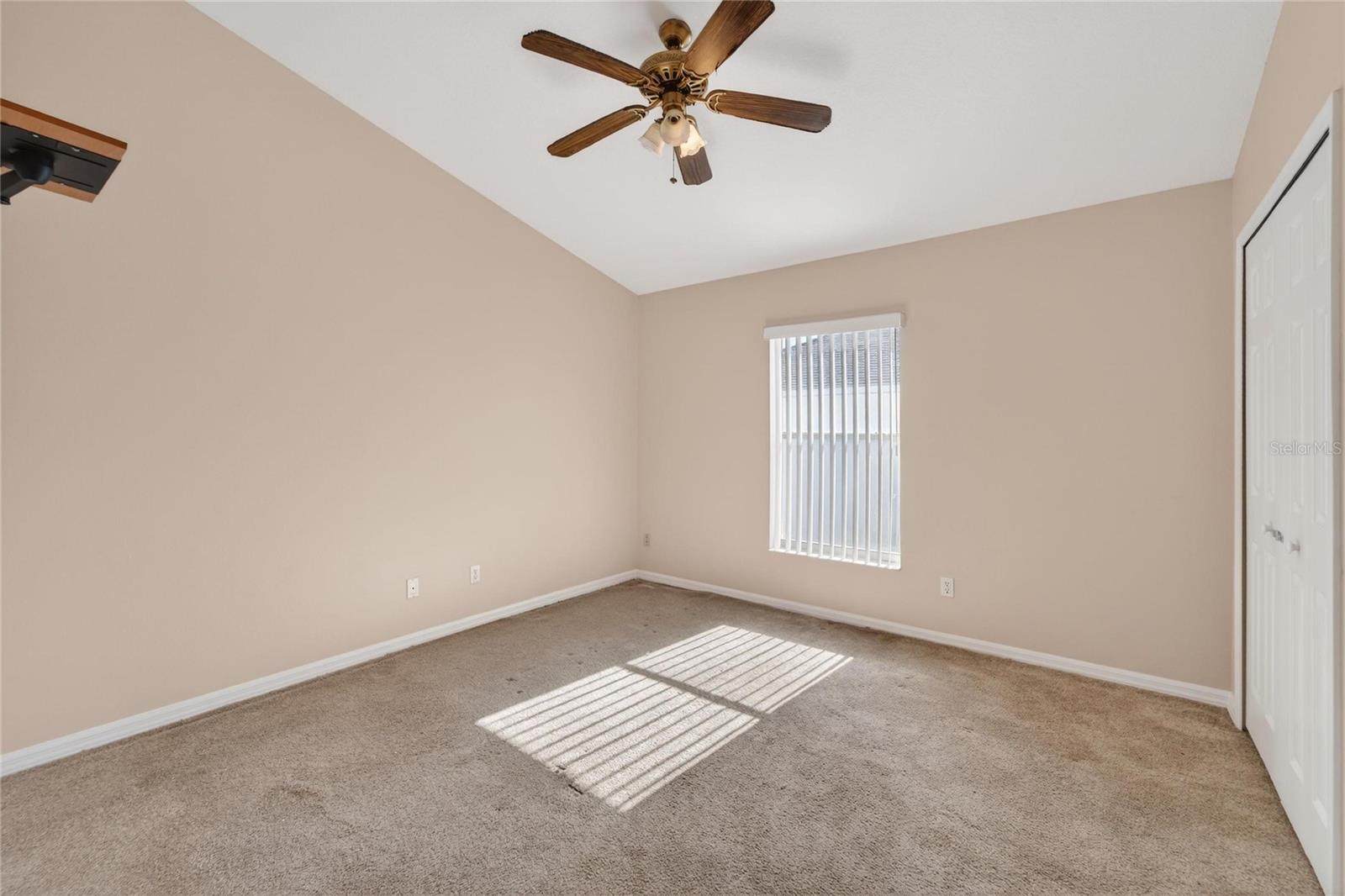 Image 43 of 73 For 4517 Oak River Circle