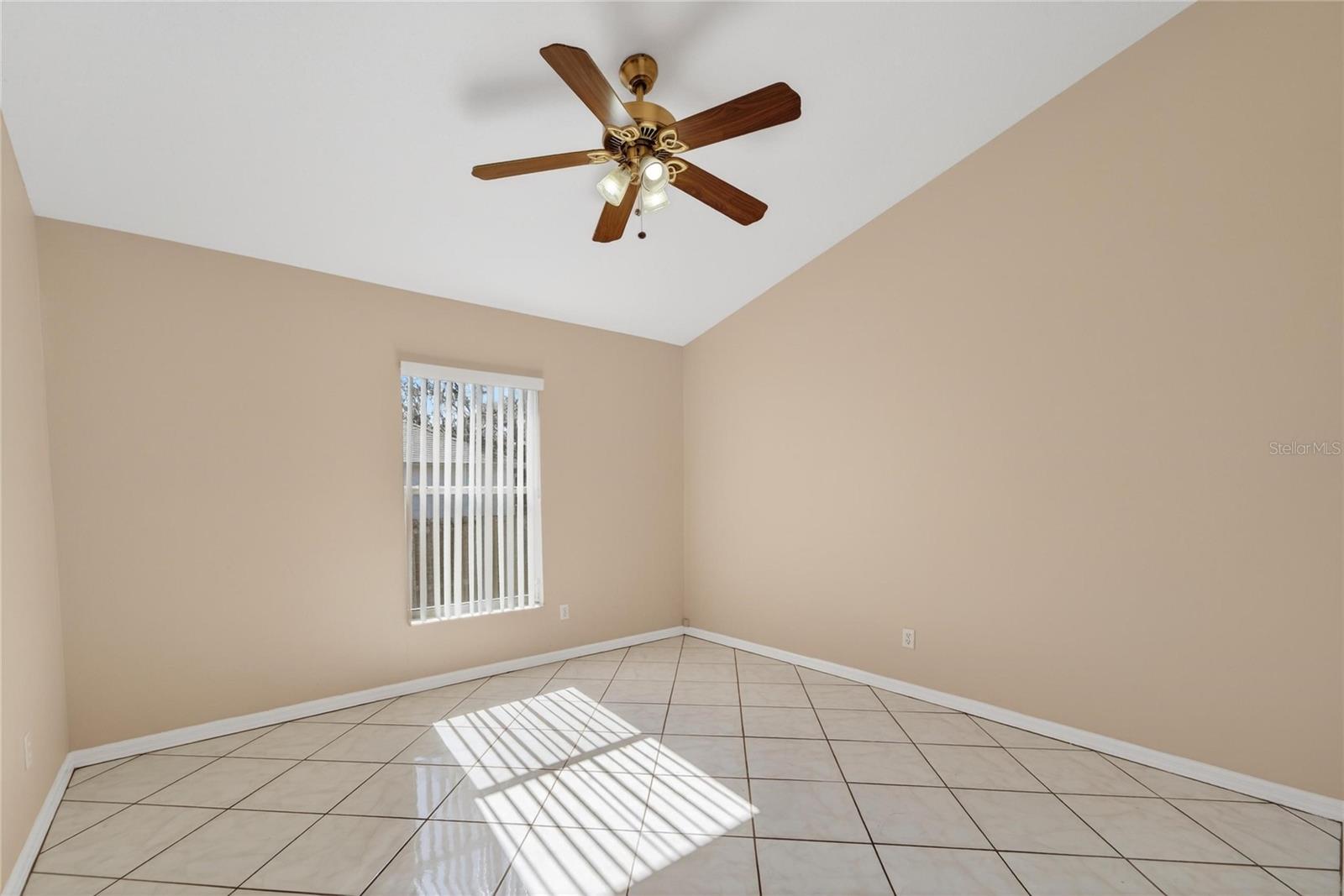 Image 46 of 73 For 4517 Oak River Circle