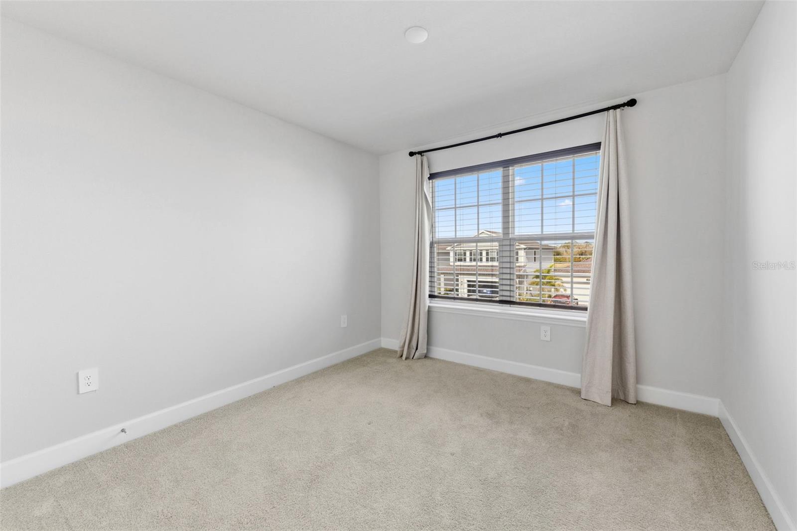 Image 19 of 31 For 14031 Crimson Avenue