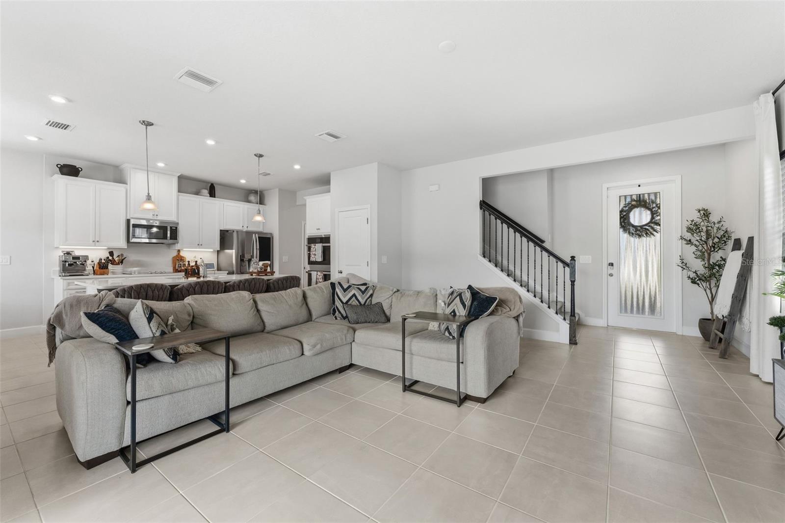 Image 7 of 31 For 14031 Crimson Avenue