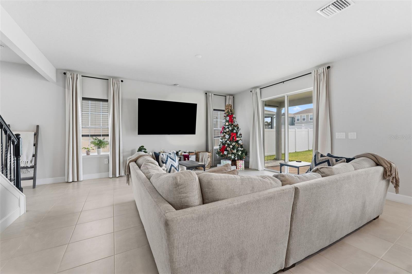 Image 8 of 31 For 14031 Crimson Avenue