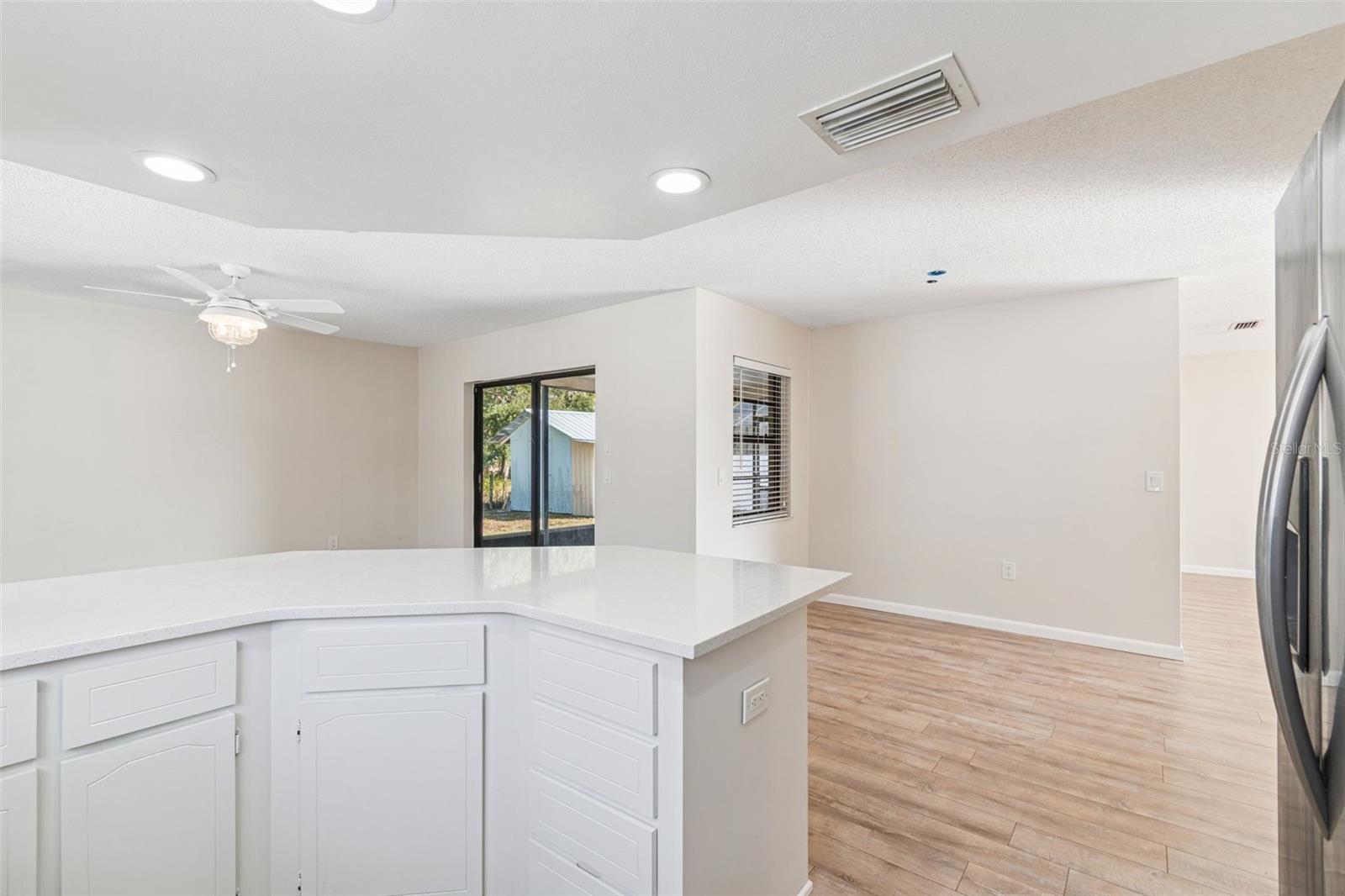 Image 22 of 55 For 2907 Narcissus Drive