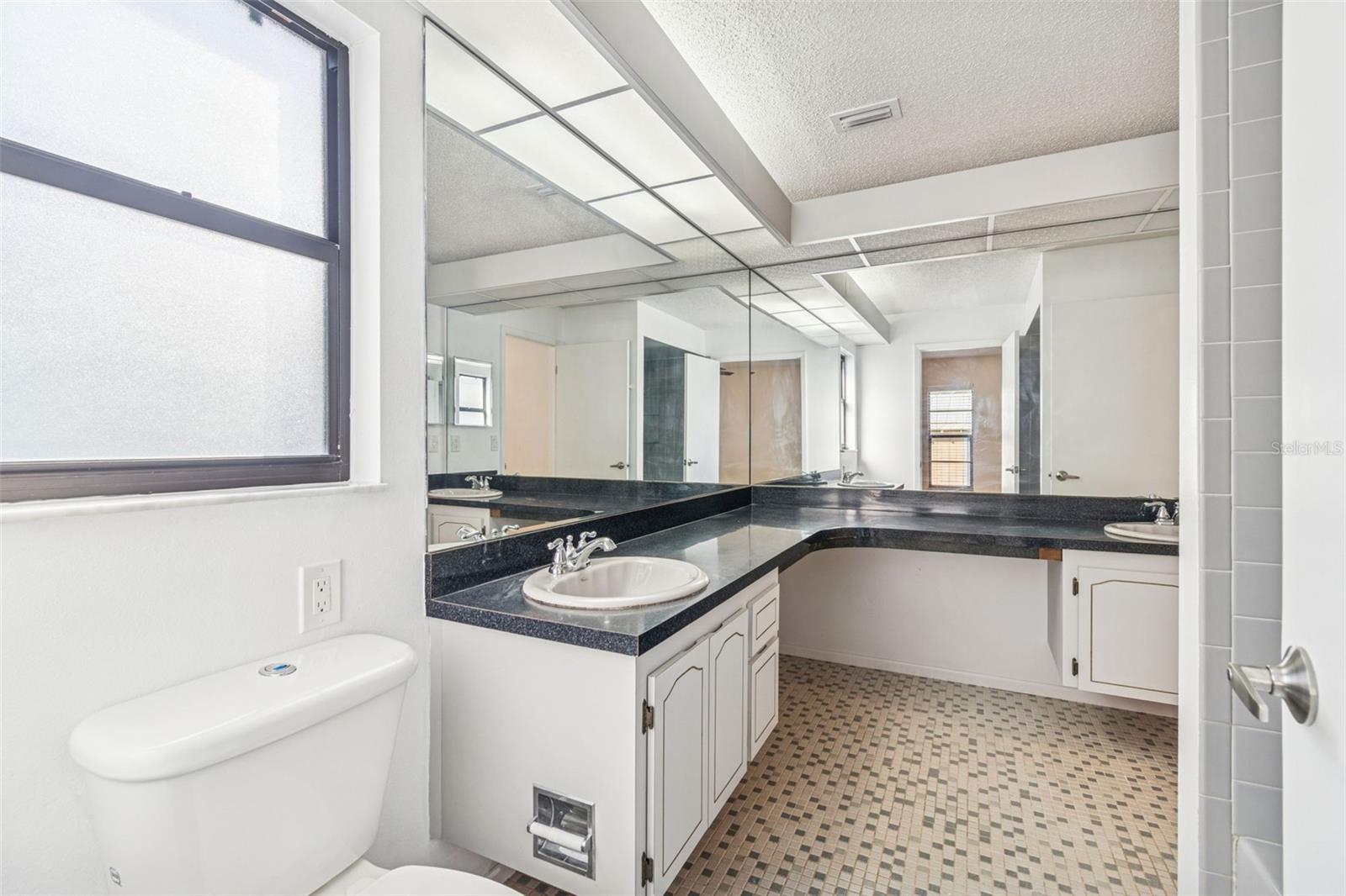 Image 32 of 55 For 2907 Narcissus Drive