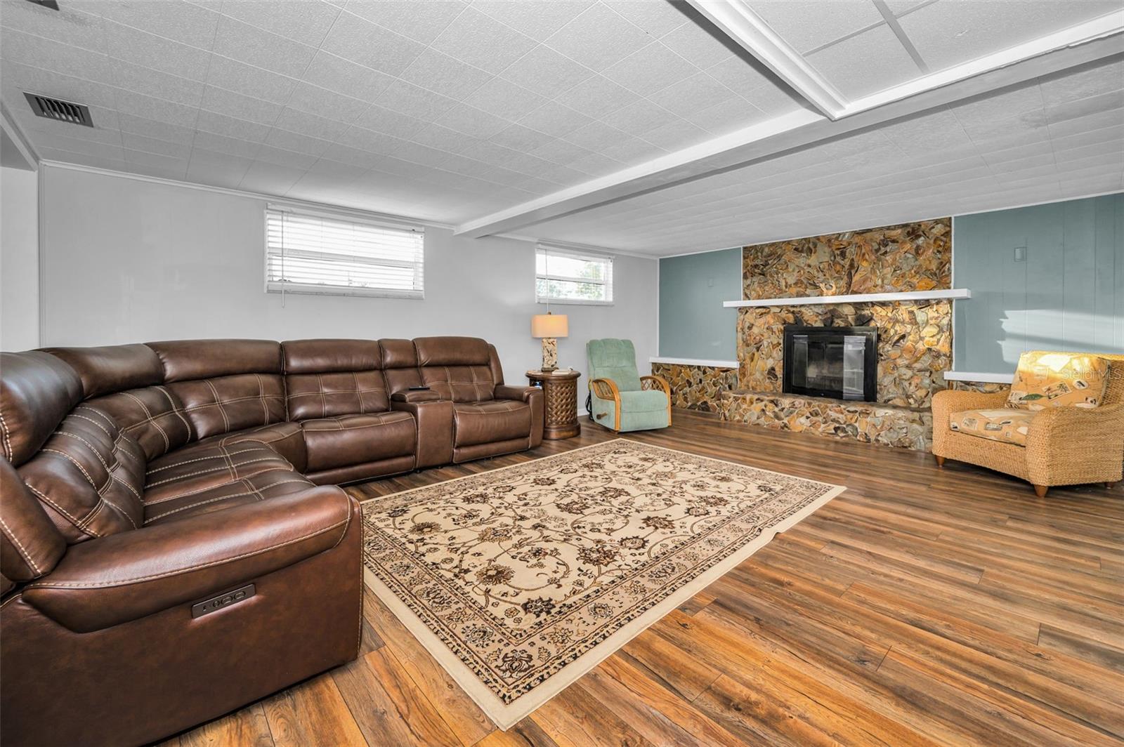 Image 13 of 32 For 11077 87th Avenue