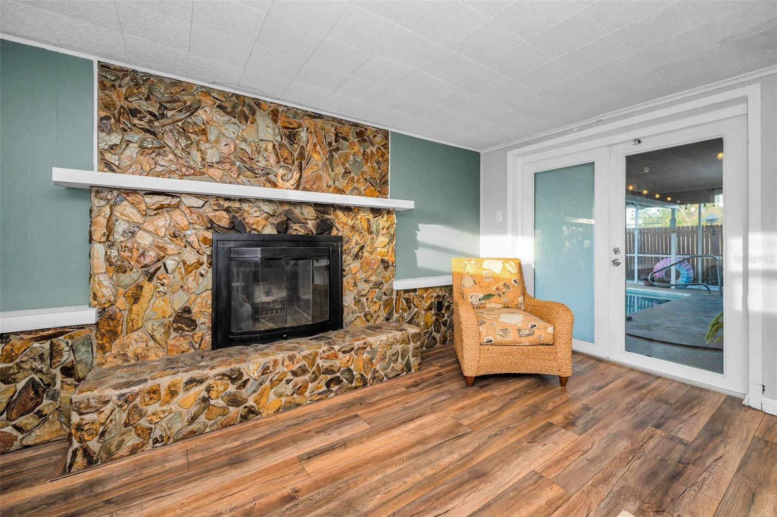 Image 14 of 32 For 11077 87th Avenue