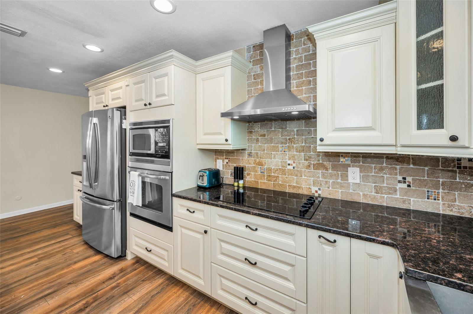 Image 5 of 32 For 11077 87th Avenue