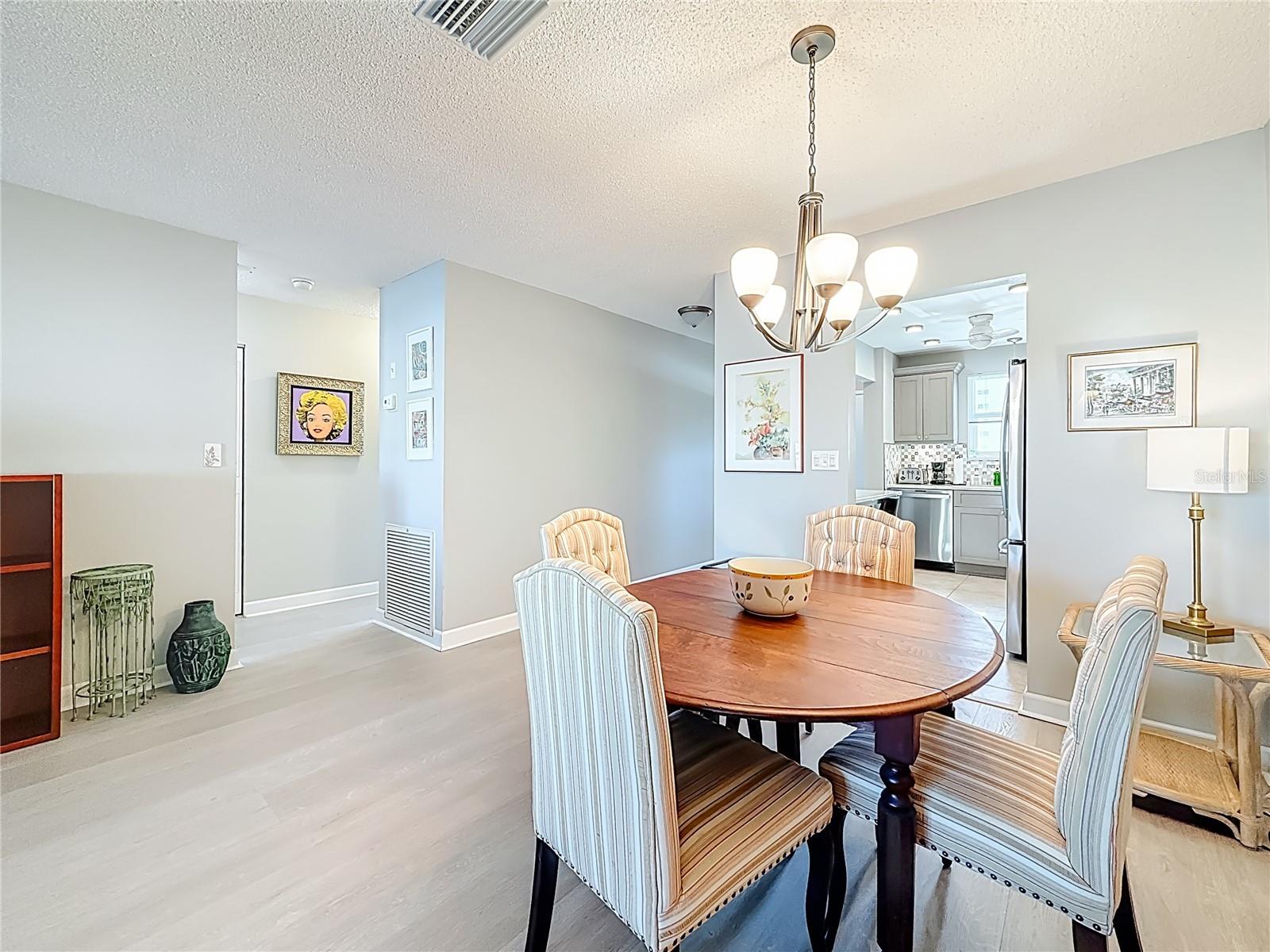 Listing photo id 14 for 5925 Shore Boulevard S 203