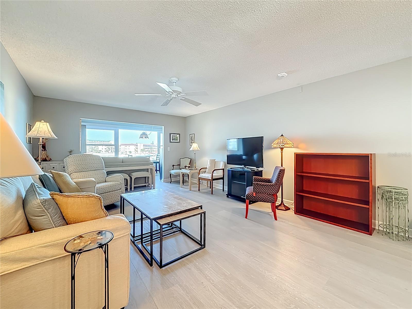 Listing photo id 15 for 5925 Shore Boulevard S 203