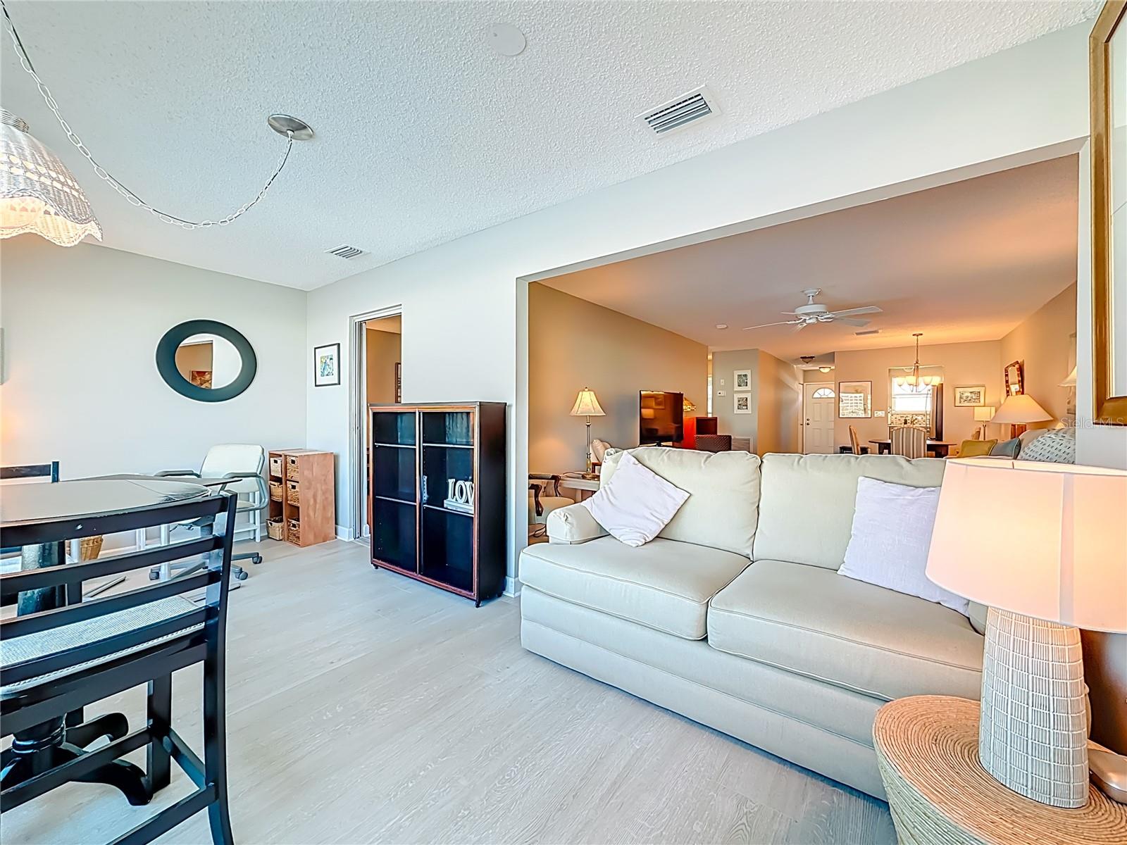 Listing photo id 20 for 5925 Shore Boulevard S 203