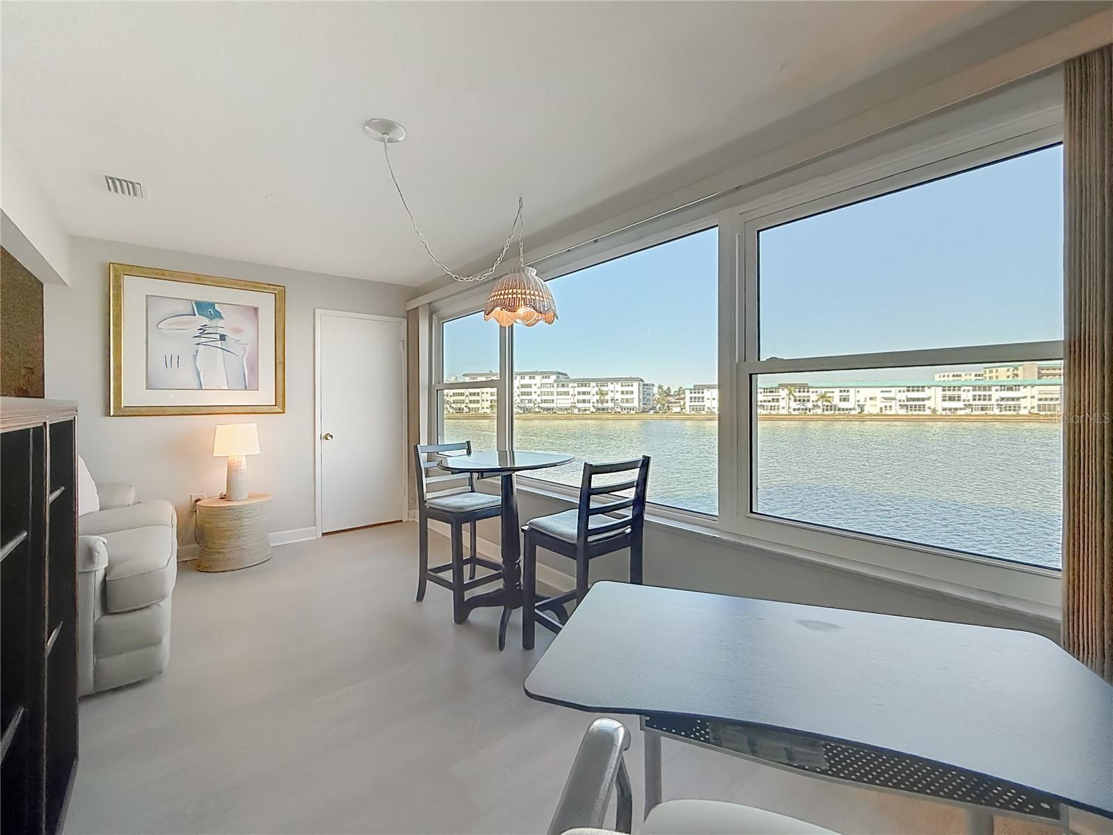 Listing photo id 22 for 5925 Shore Boulevard S 203