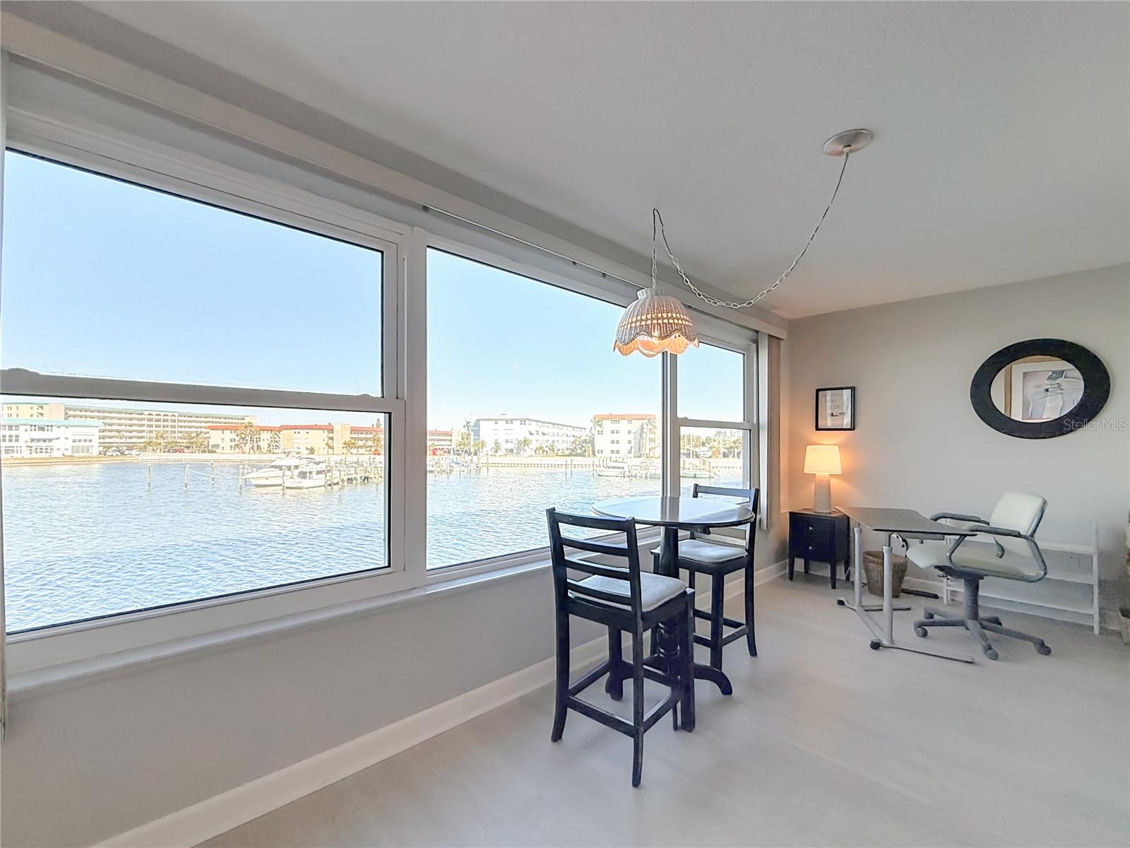 Listing photo id 24 for 5925 Shore Boulevard S 203