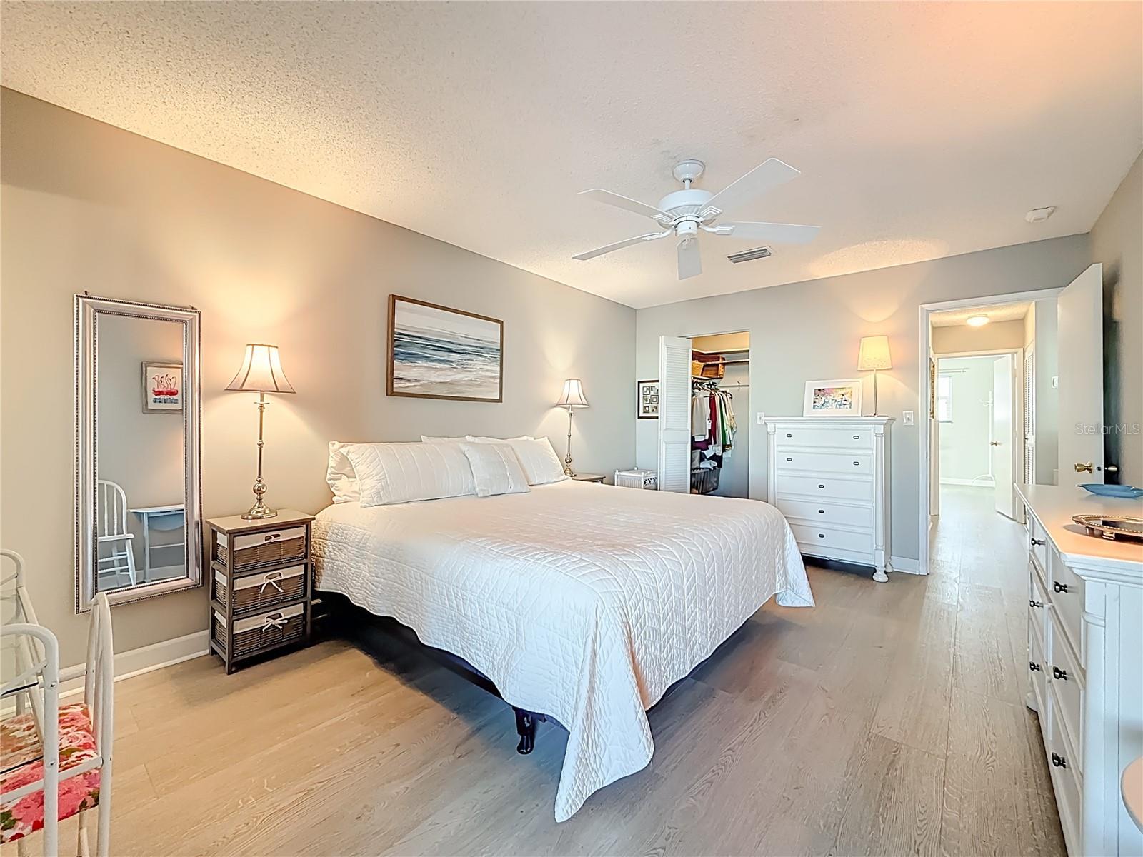 Listing photo id 27 for 5925 Shore Boulevard S 203