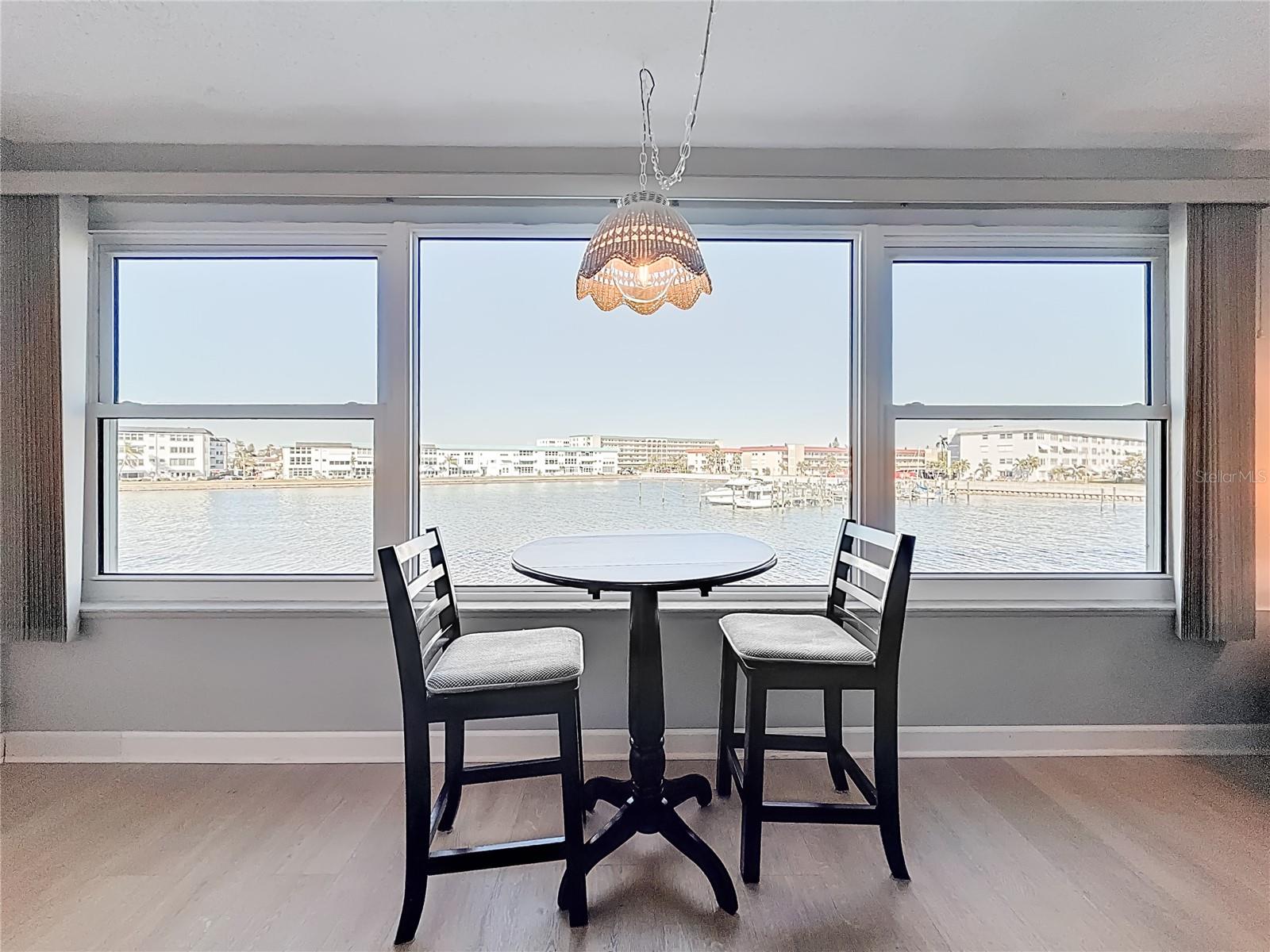 Listing photo id 1 for 5925 Shore Boulevard S 203