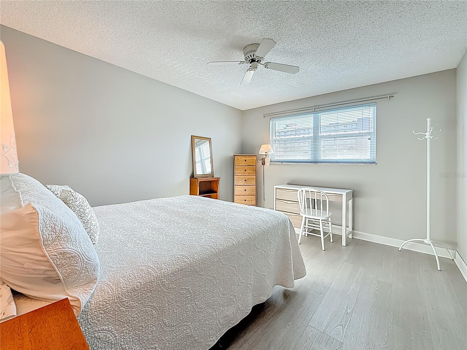 Listing photo id 33 for 5925 Shore Boulevard S 203