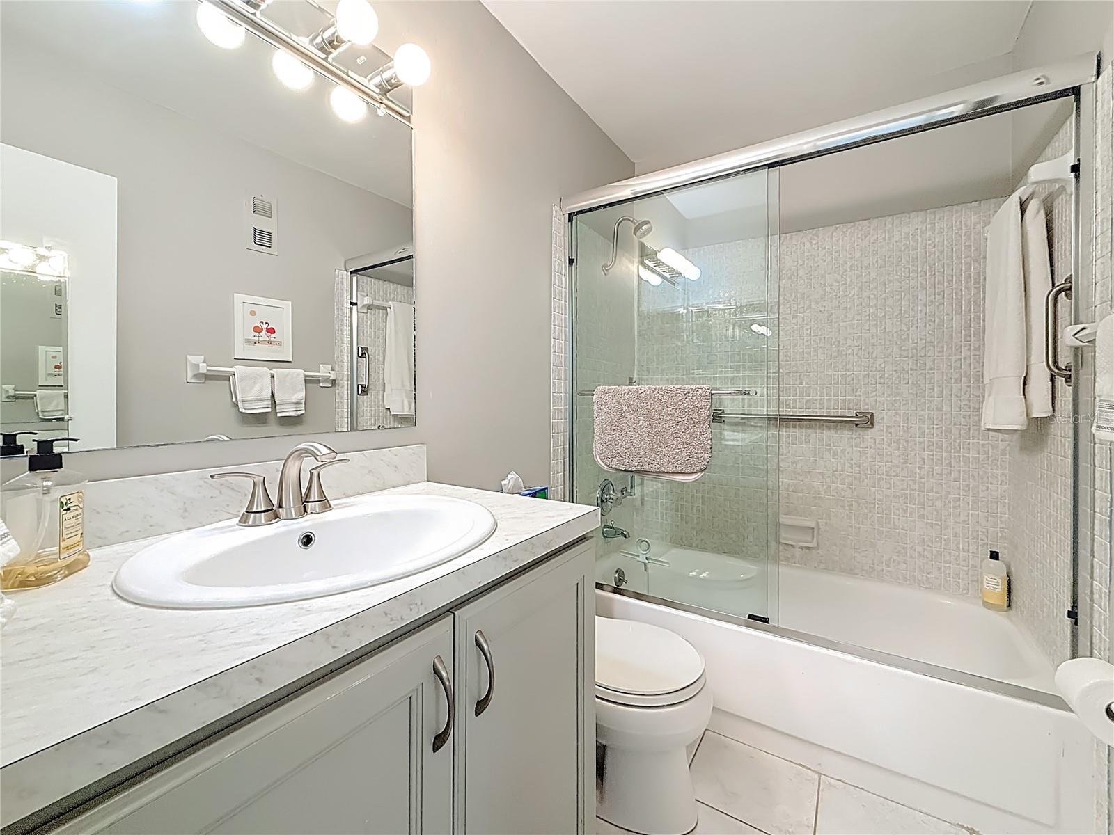 Listing photo id 37 for 5925 Shore Boulevard S 203