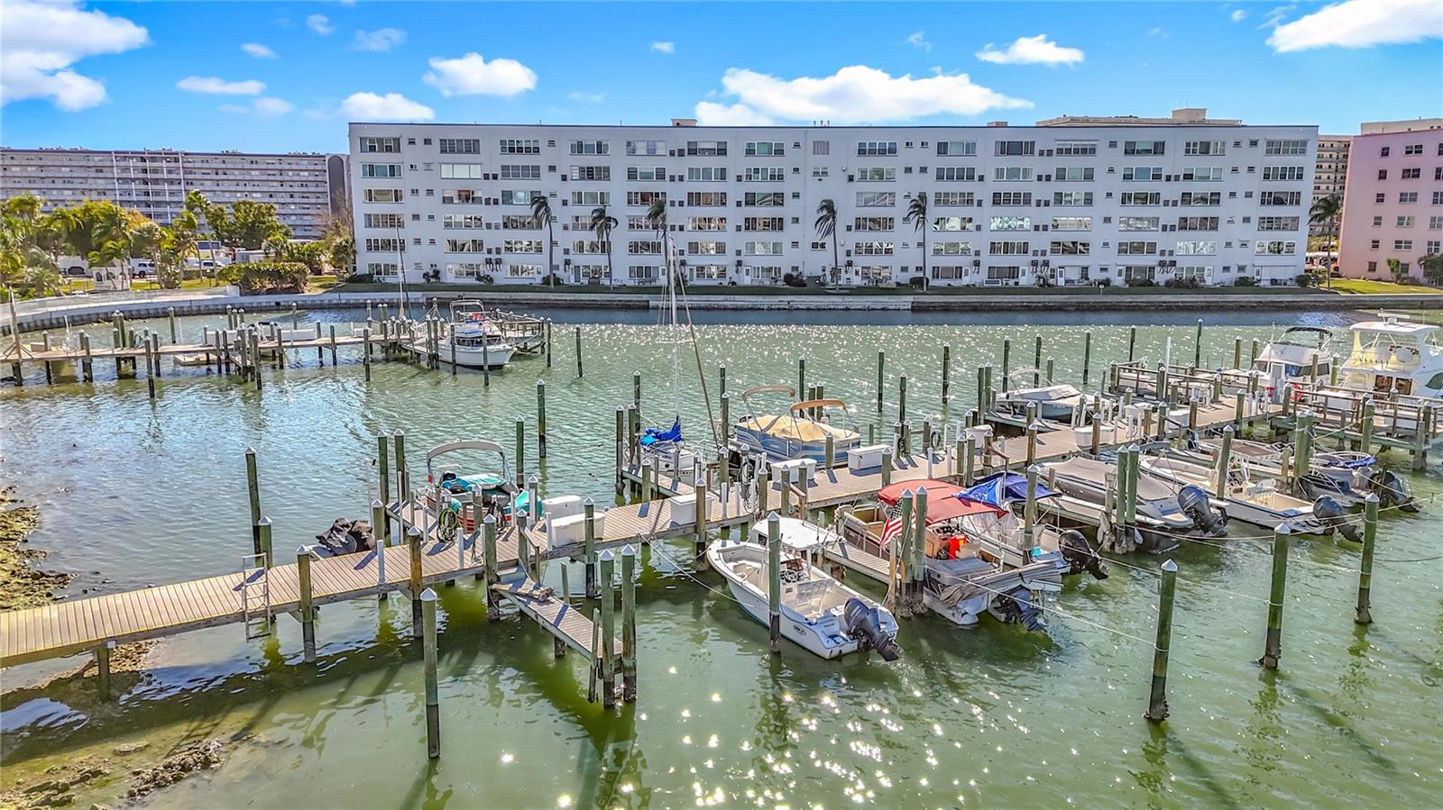 Listing photo id 40 for 5925 Shore Boulevard S 203