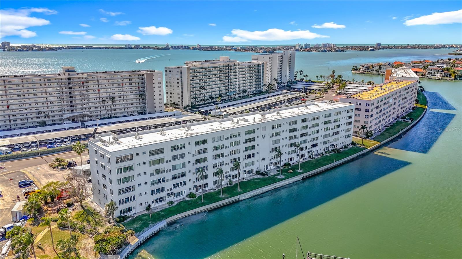 Listing photo id 45 for 5925 Shore Boulevard S 203