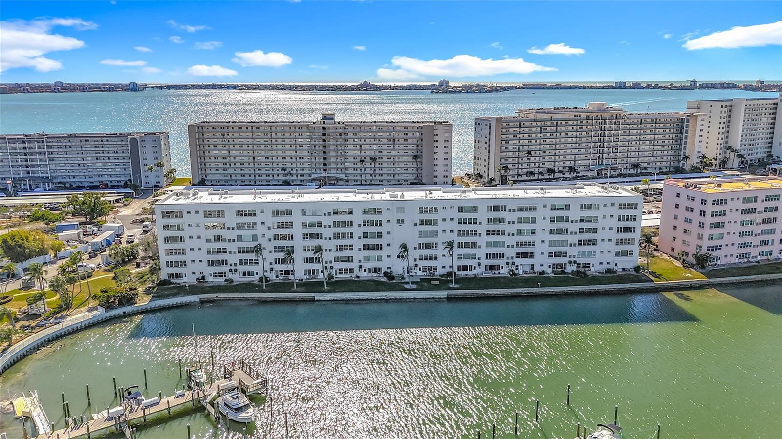 Listing photo id 46 for 5925 Shore Boulevard S 203