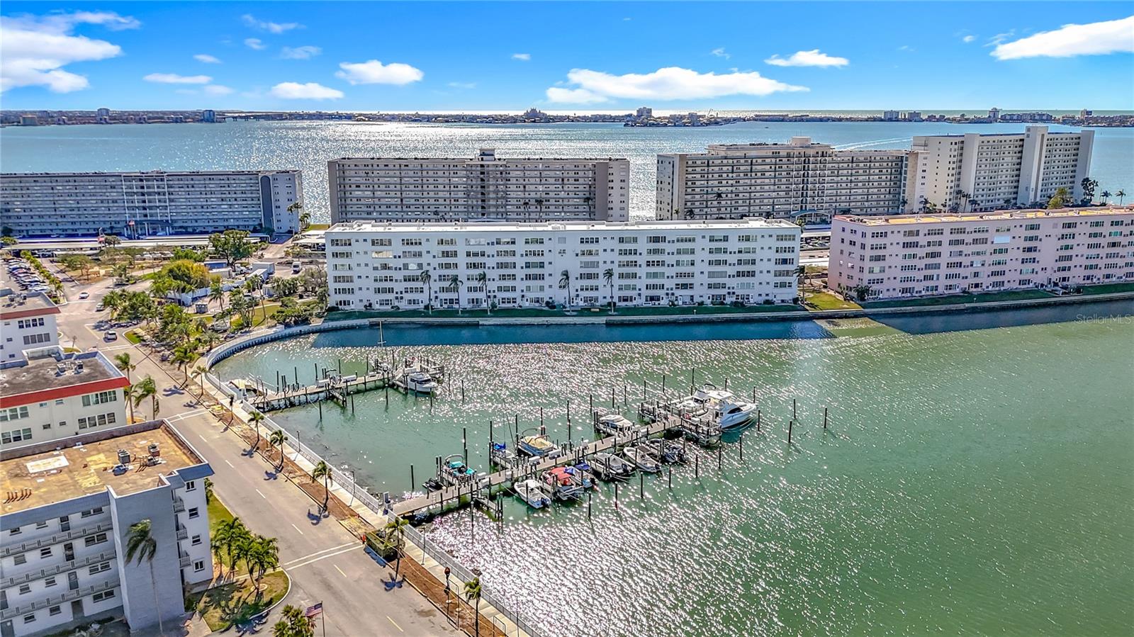 Listing photo id 47 for 5925 Shore Boulevard S 203