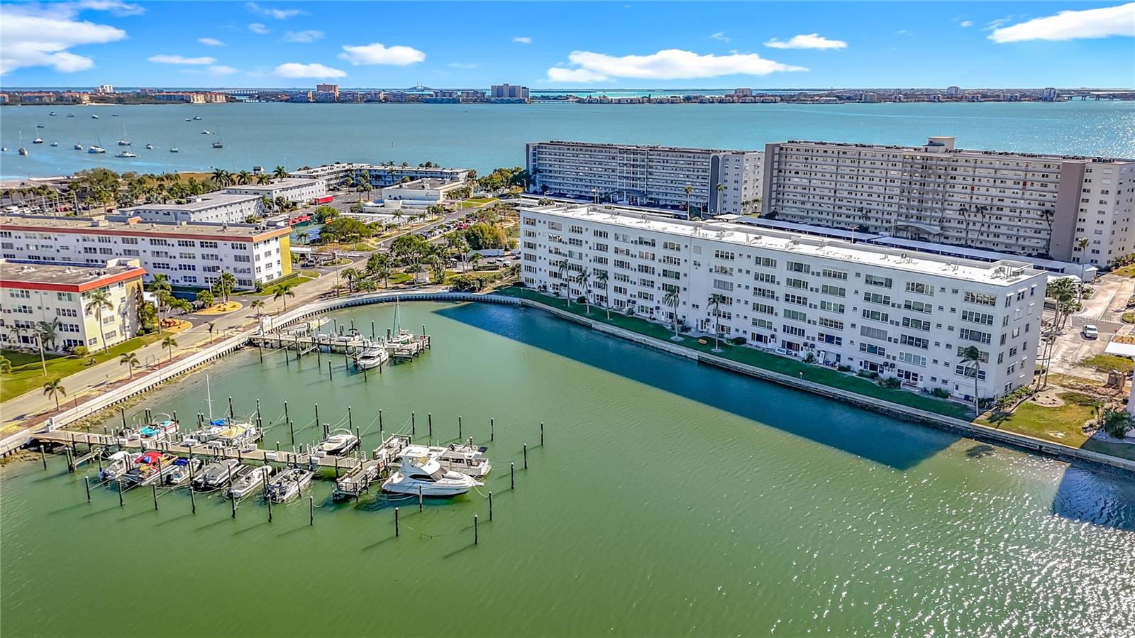 Listing photo id 48 for 5925 Shore Boulevard S 203