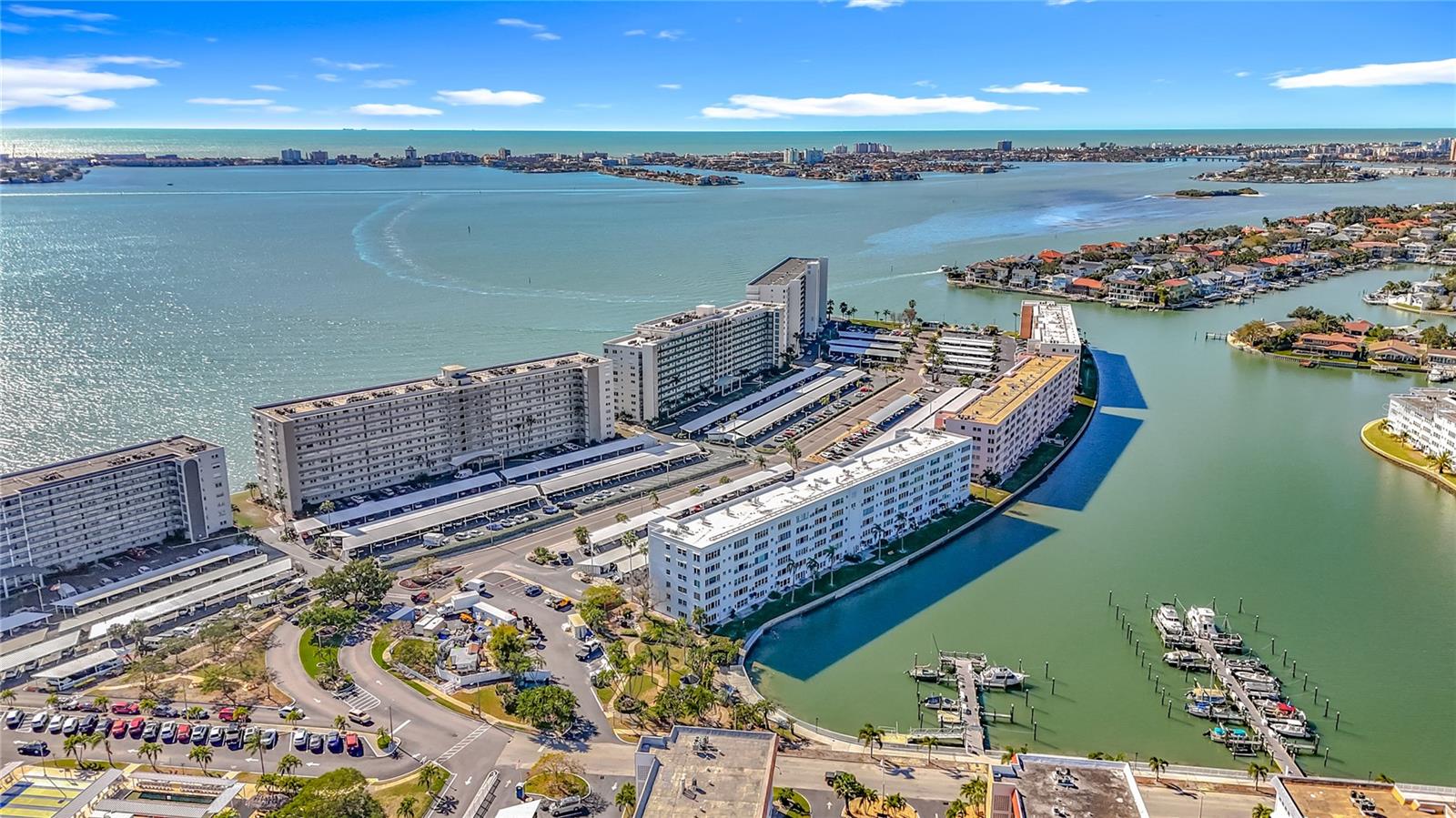 Listing photo id 50 for 5925 Shore Boulevard S 203