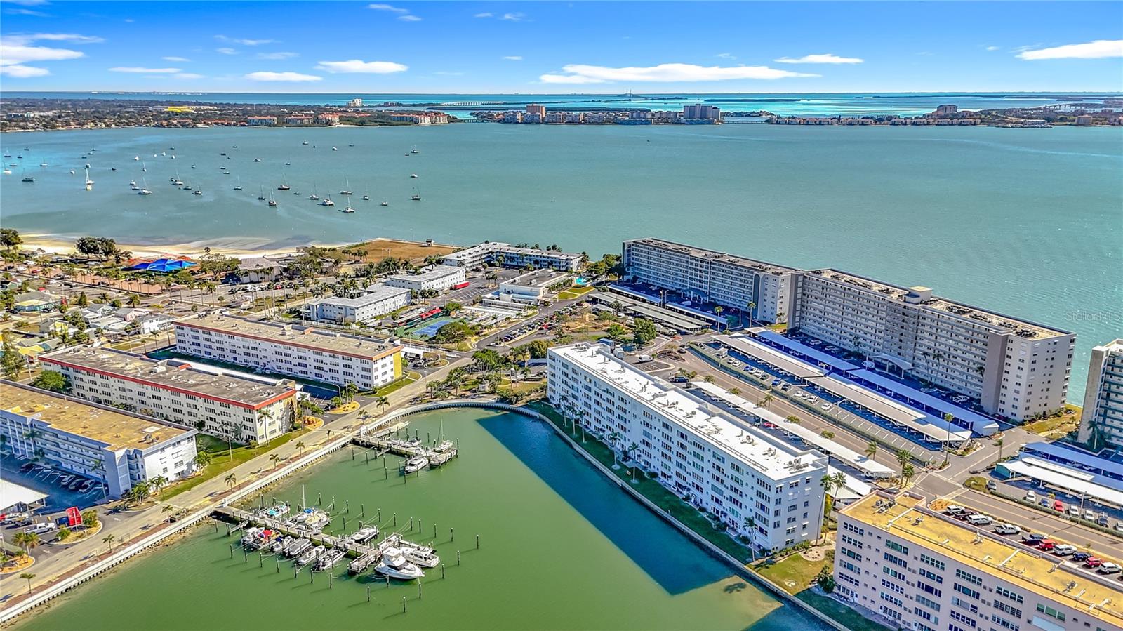 Listing photo id 52 for 5925 Shore Boulevard S 203