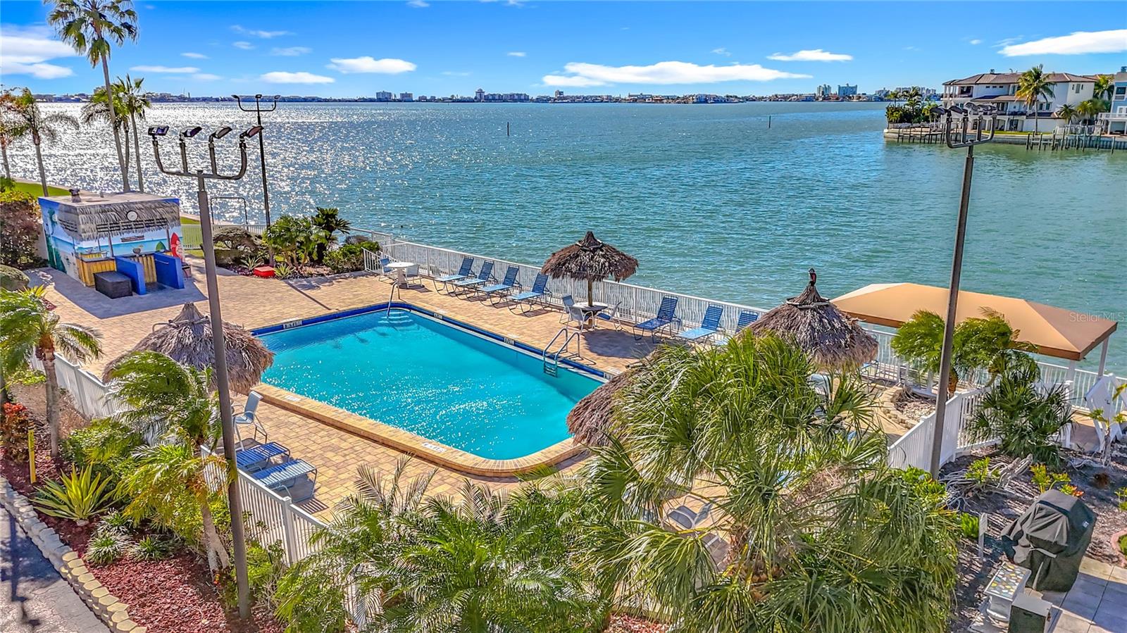 Listing photo id 53 for 5925 Shore Boulevard S 203