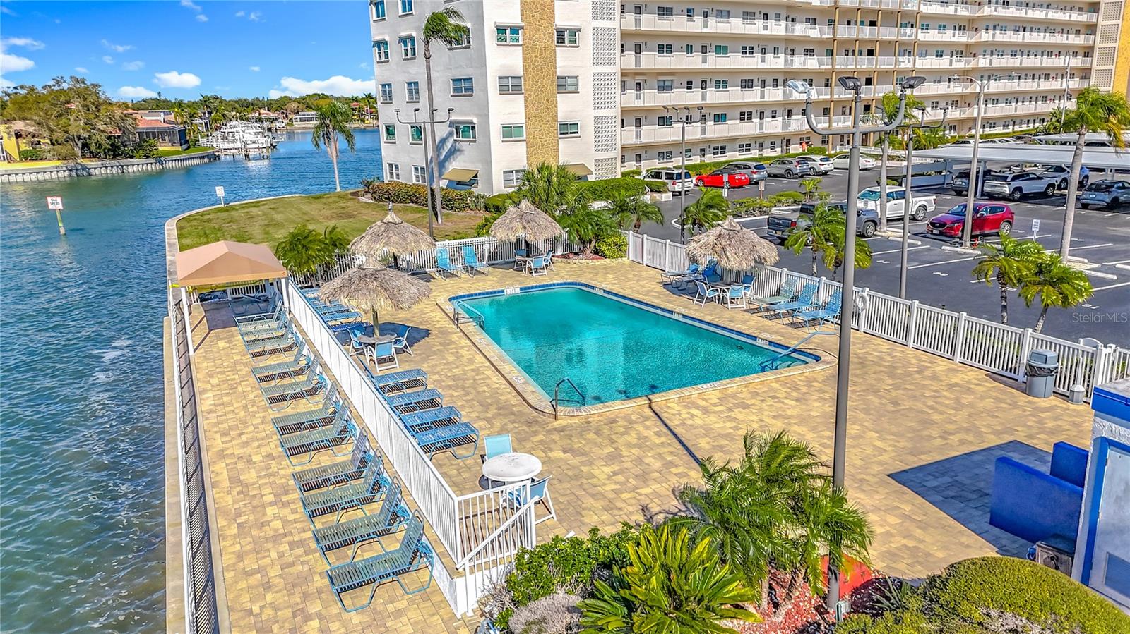 Listing photo id 55 for 5925 Shore Boulevard S 203