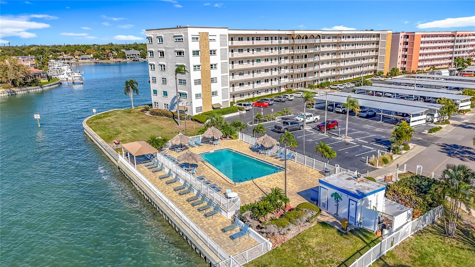 Listing photo id 56 for 5925 Shore Boulevard S 203