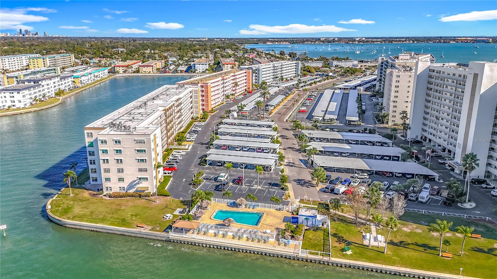 Listing photo id 57 for 5925 Shore Boulevard S 203