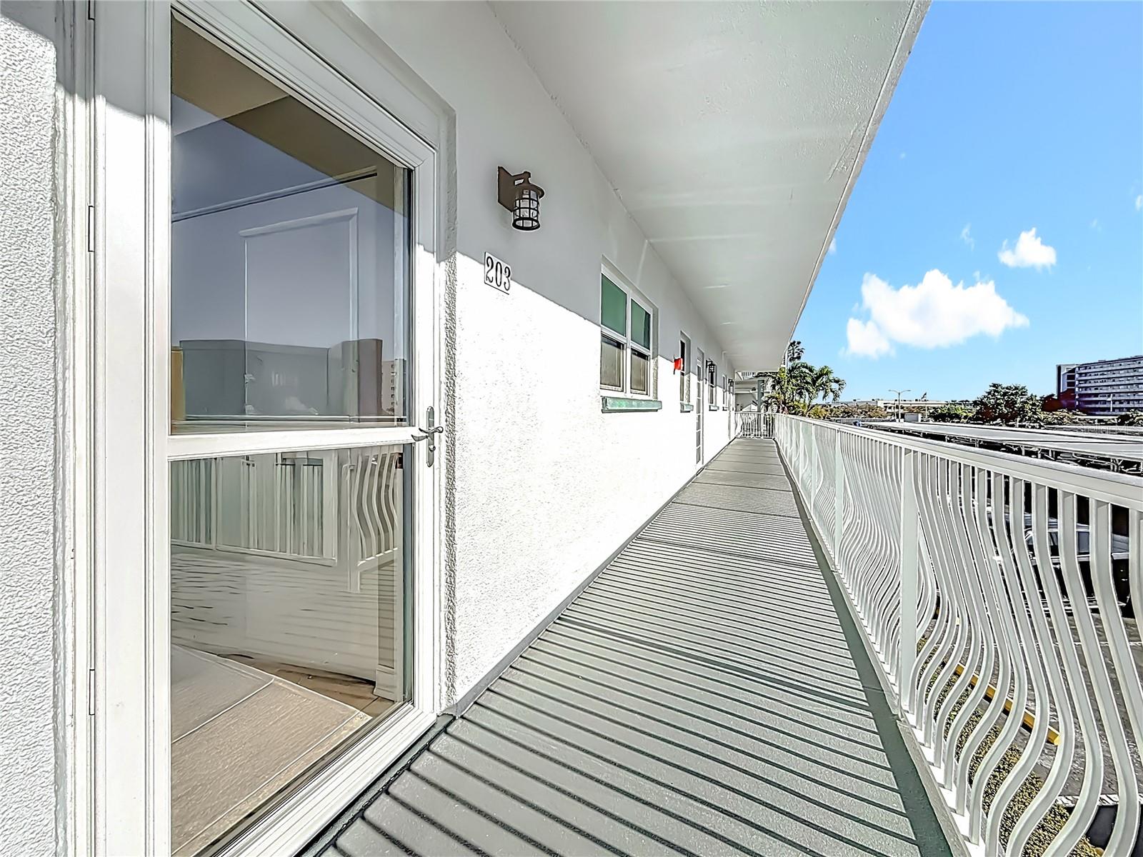 Listing photo id 4 for 5925 Shore Boulevard S 203