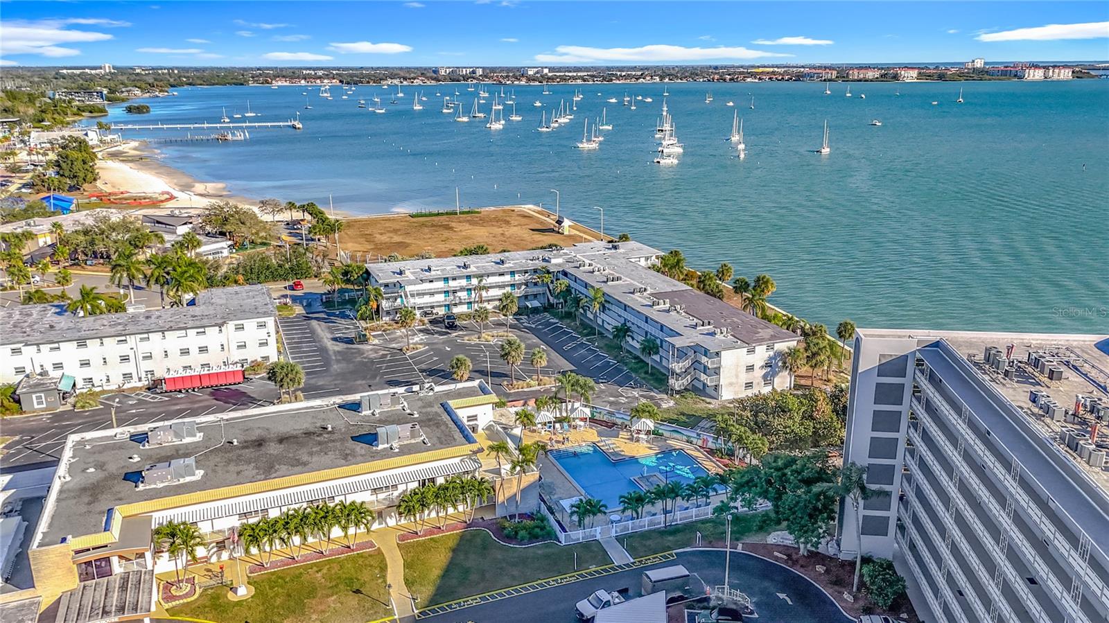 Listing photo id 59 for 5925 Shore Boulevard S 203