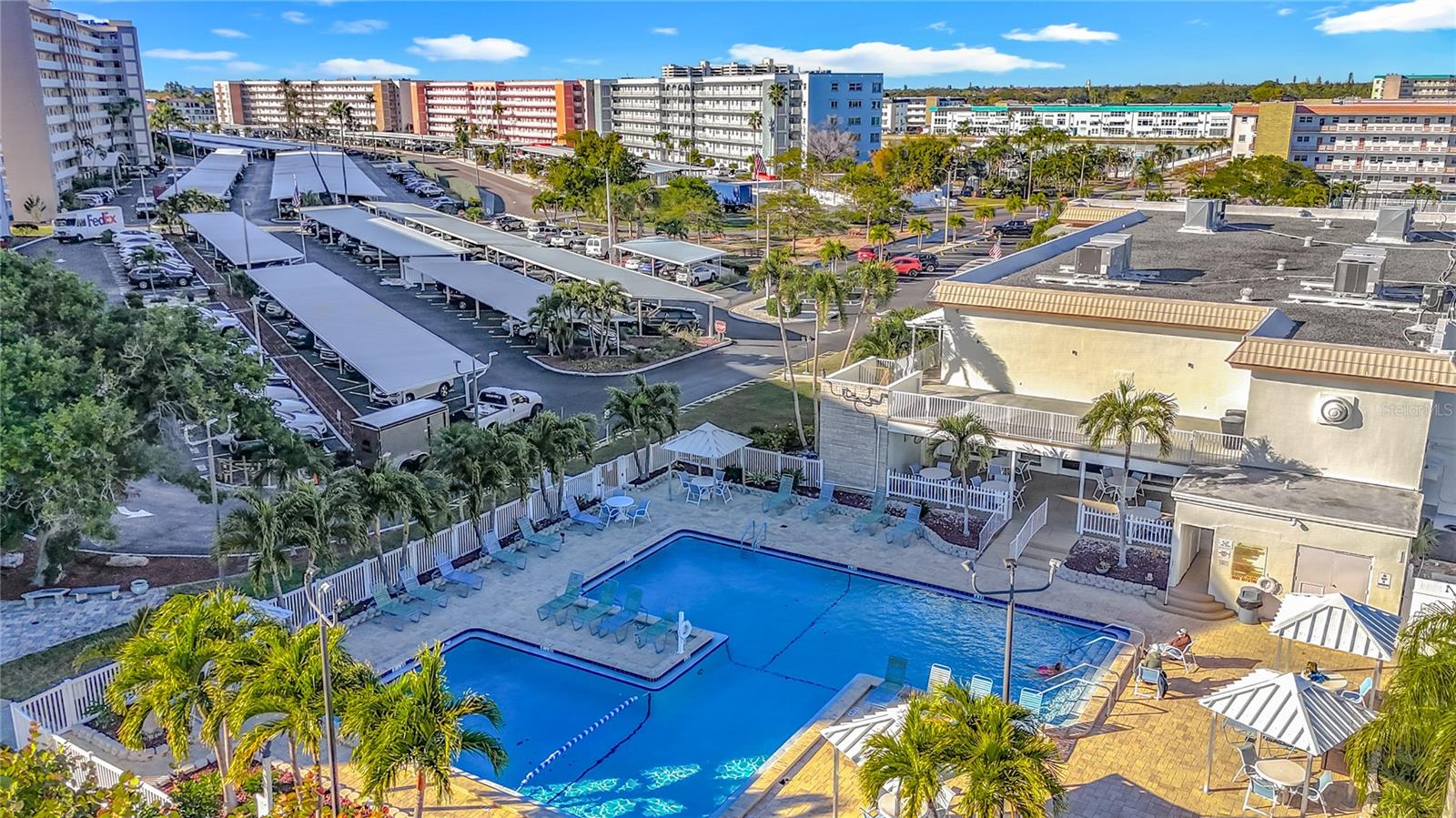 Listing photo id 61 for 5925 Shore Boulevard S 203