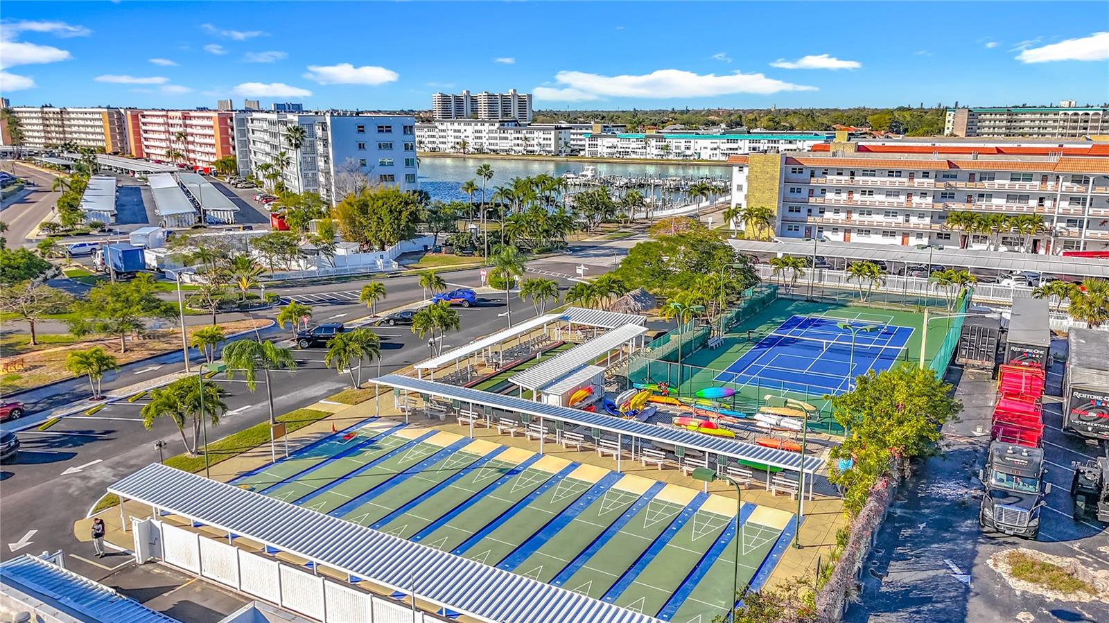 Listing photo id 62 for 5925 Shore Boulevard S 203